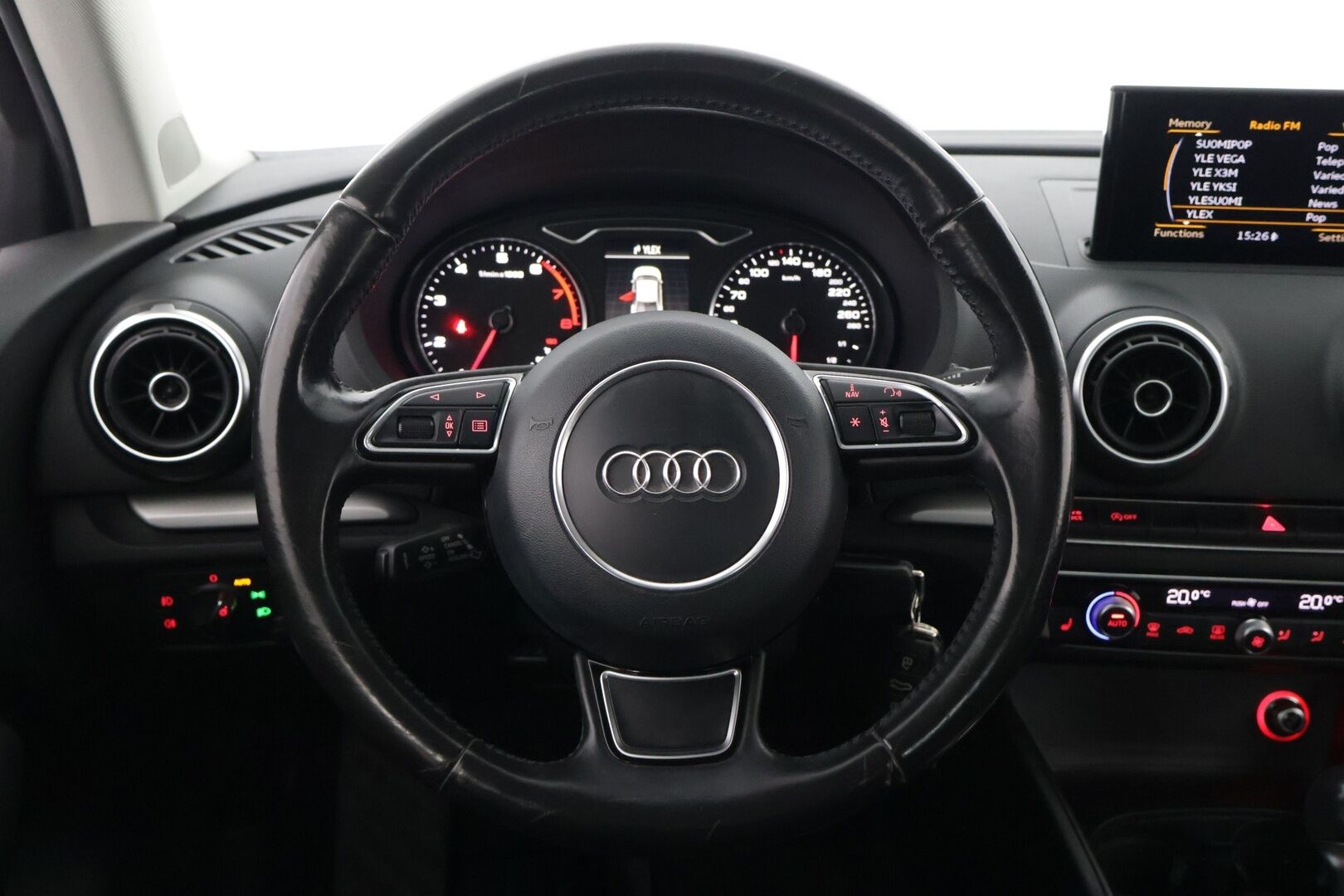 Audi A3 2015 1.8 TFSI Sedan Land of quattro 132 kW S tronic * P-tutkat / Lohkolämmitin / Xenon * - Katsastettu 9/2025 * Suomi-auto