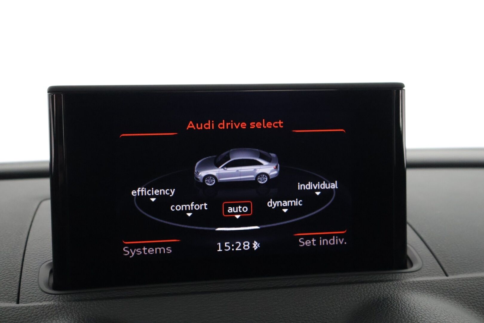 Audi A3 2015 1.8 TFSI Sedan Land of quattro 132 kW S tronic * P-tutkat / Lohkolämmitin / Xenon * - Katsastettu 9/2025 * Suomi-auto