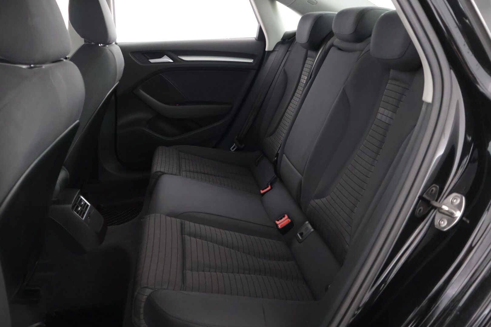 Audi A3 2015 1.8 TFSI Sedan Land of quattro 132 kW S tronic * P-tutkat / Lohkolämmitin / Xenon * - Katsastettu 9/2025 * Suomi-auto
