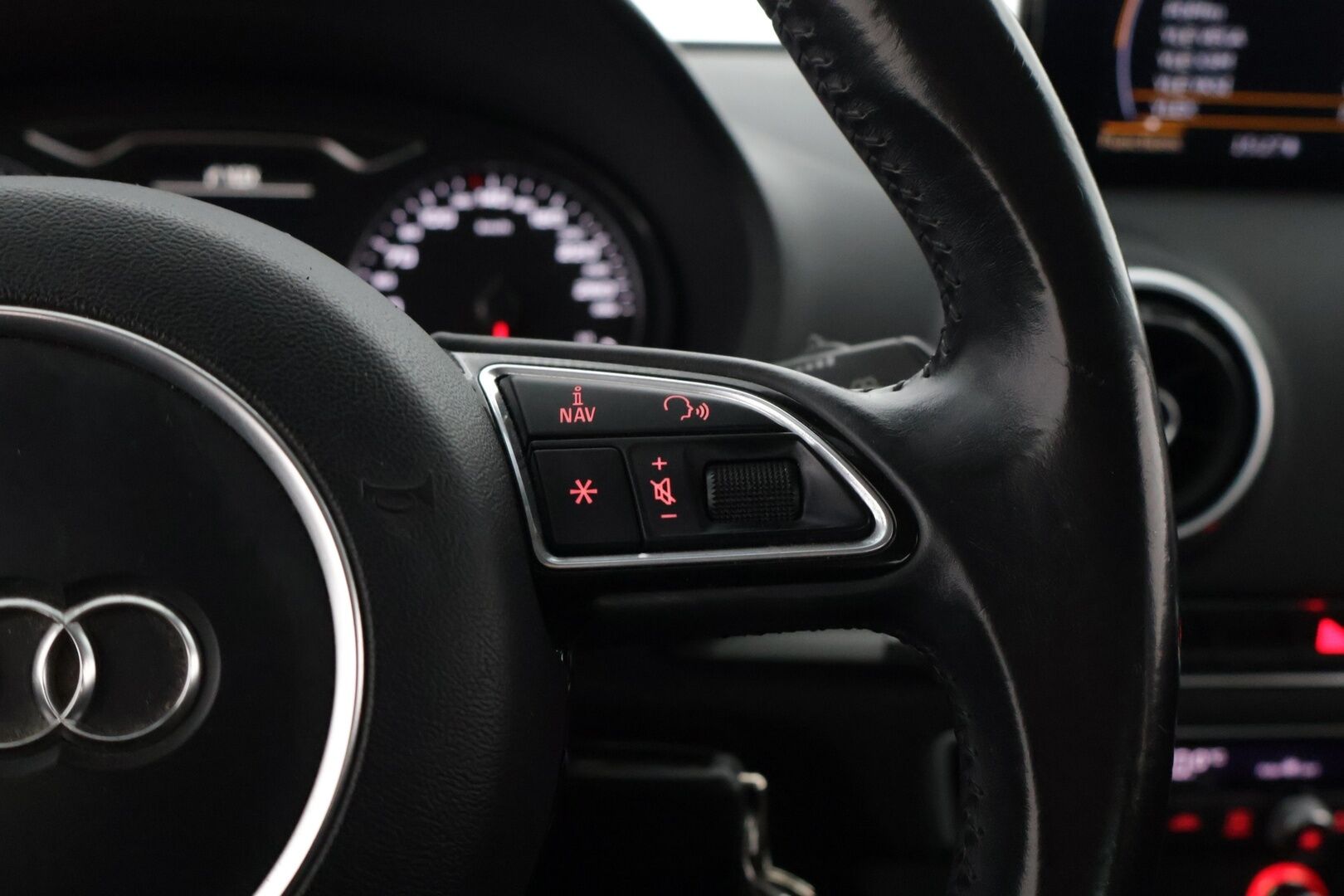 Audi A3 2015 1.8 TFSI Sedan Land of quattro 132 kW S tronic * P-tutkat / Lohkolämmitin / Xenon * - Katsastettu 9/2025 * Suomi-auto