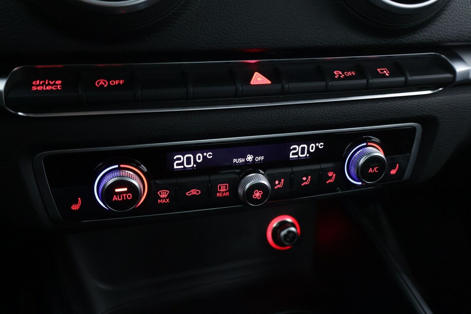 Audi A3 2015 1.8 TFSI Sedan Land of quattro 132 kW S tronic * P-tutkat / Lohkolämmitin / Xenon * - Katsastettu 9/2025 * Suomi-auto