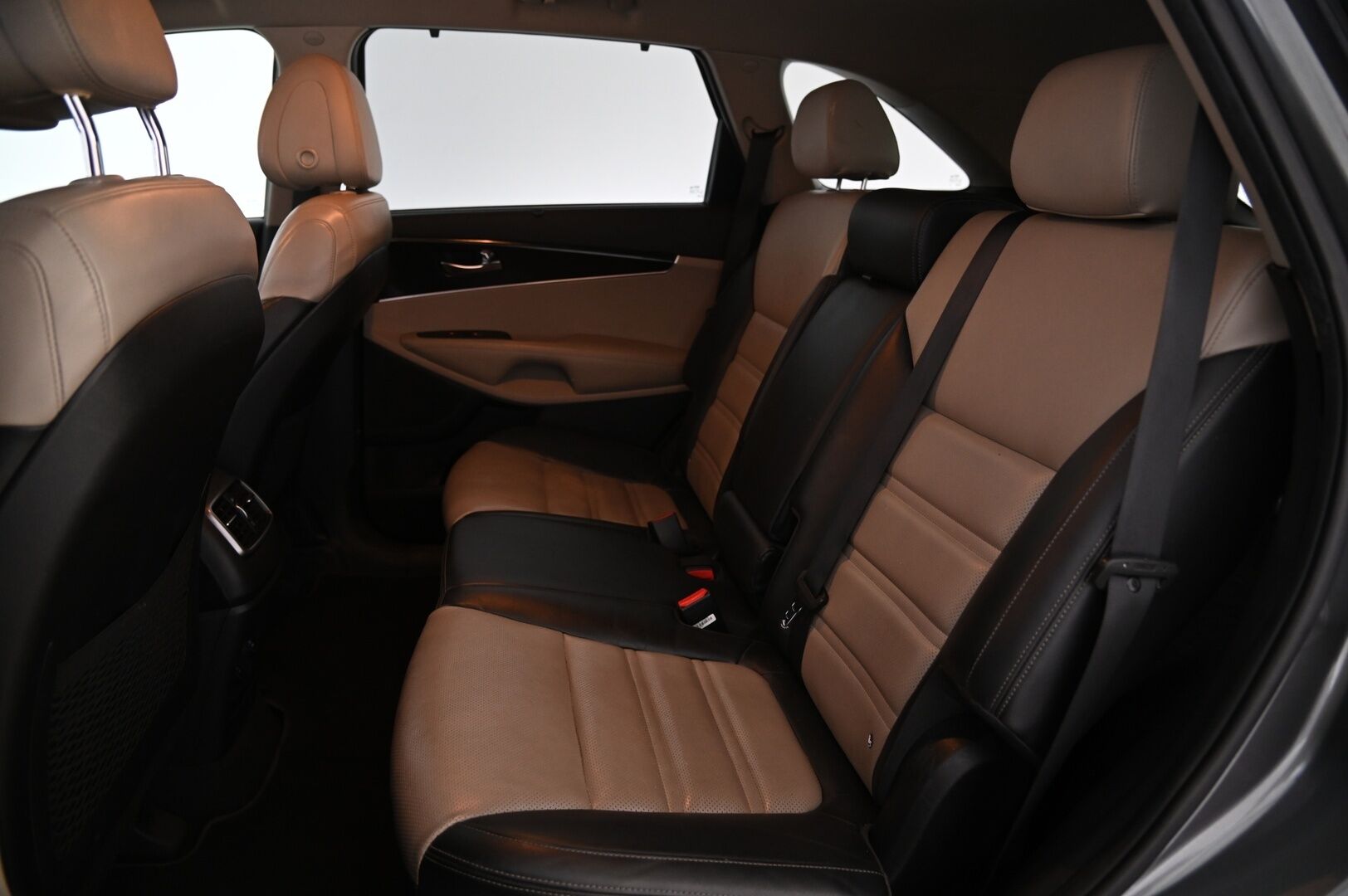 Kia Sorento 2015 2,2 CRDi AWD Business Premium A/T 5P *Myydään Huutokaupat.com* *Ilmastoidut ja lämitettävät nahat / Blis / Sähköpenkit / Kamera / Koukku* - *Webasto / Juuri huollettu / 2x renkaat ja vanteet / Suomiauto / Auto myydään Huutokaupat.com kautta https://huutokaupat.com/kohde/5752636/kia-sorento