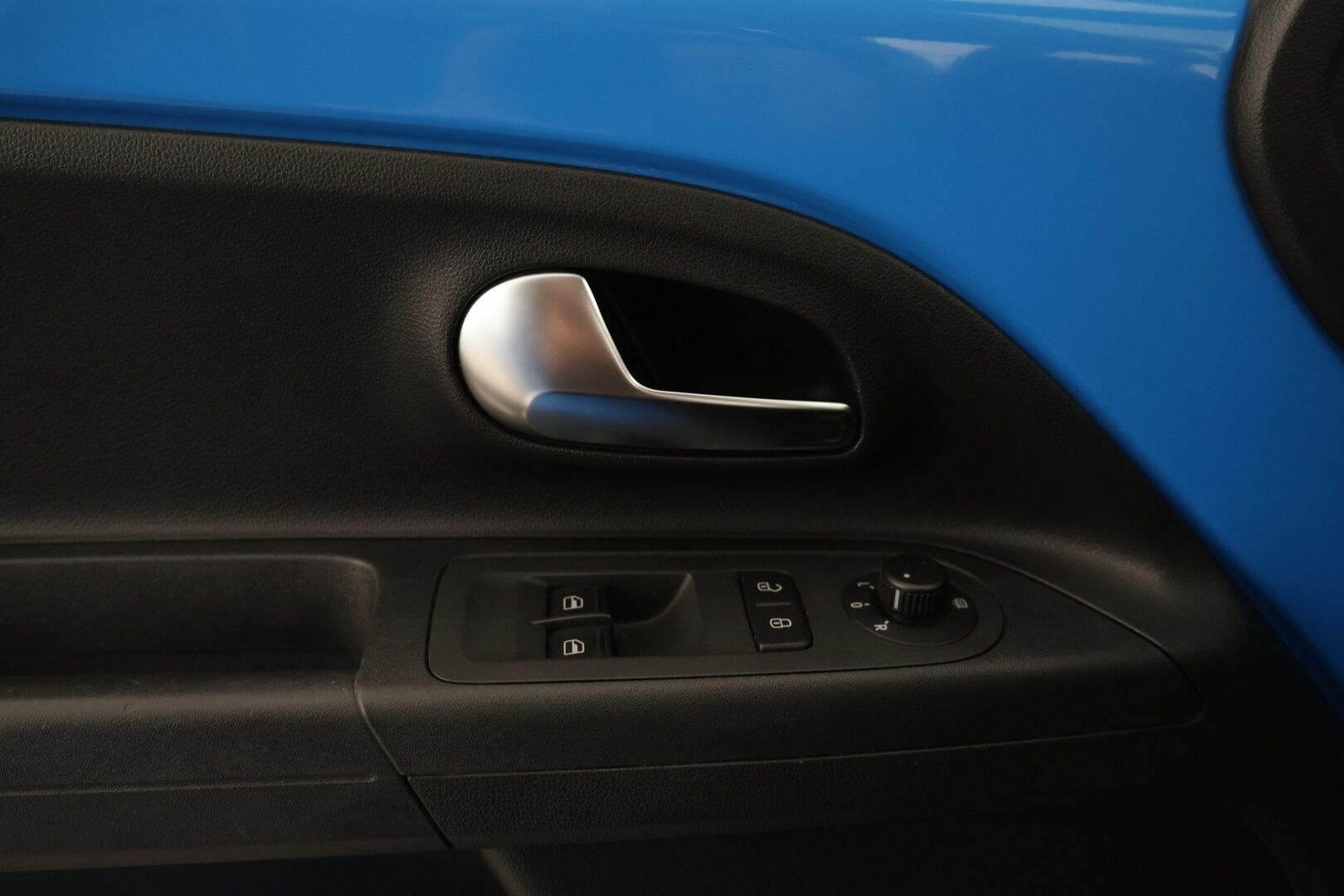 Volkswagen up! 2015 move up! 1,0 44 kW (60 hv) BlueMotion Technology 4-ovinen / Merkkihuollettu! / 2x Renkaat! / 2x Avaimet - Siisti! / Merkkihuollettu! / 2x Hyvät renkaat!! 