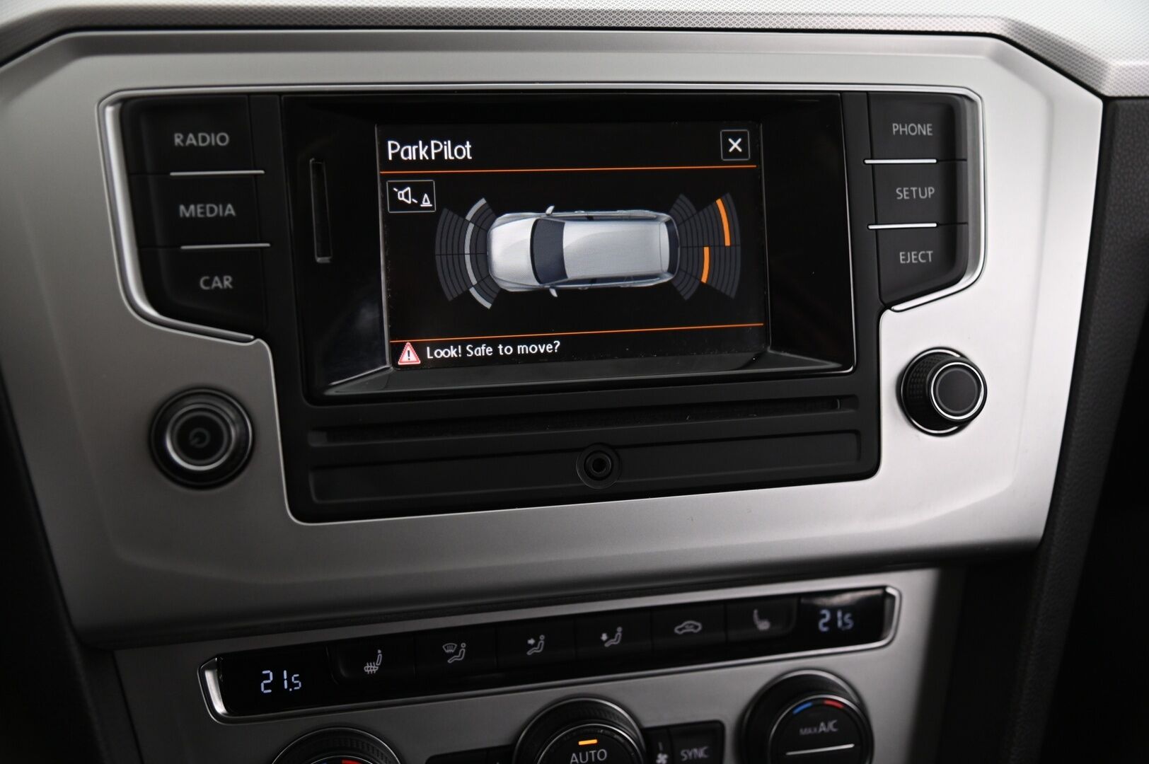 Volkswagen Passat 2015 Variant Comfortline 2,0 TDI 140 kW 4Motion *Sähkö kontti / Vetokoukku / Sportti penkit / Keyless / Tutkat* - Suomi-auto / Kahdet renkaat / Juuri katsastettu / Hyvät huollot - HULLUT AVAJAISHULINAT KORKOTARJOUS 3,29 %