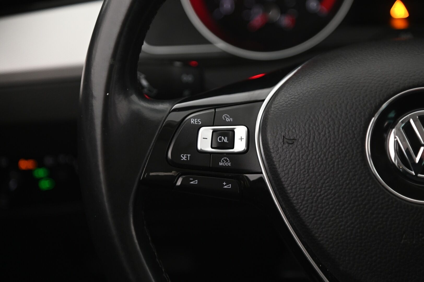 Volkswagen Passat 2015 Variant Comfortline 2,0 TDI 140 kW 4Motion *Sähkö kontti / Vetokoukku / Sportti penkit / Keyless / Tutkat* - Suomi-auto / Kahdet renkaat / Juuri katsastettu / Hyvät huollot - HULLUT AVAJAISHULINAT KORKOTARJOUS 3,29 %