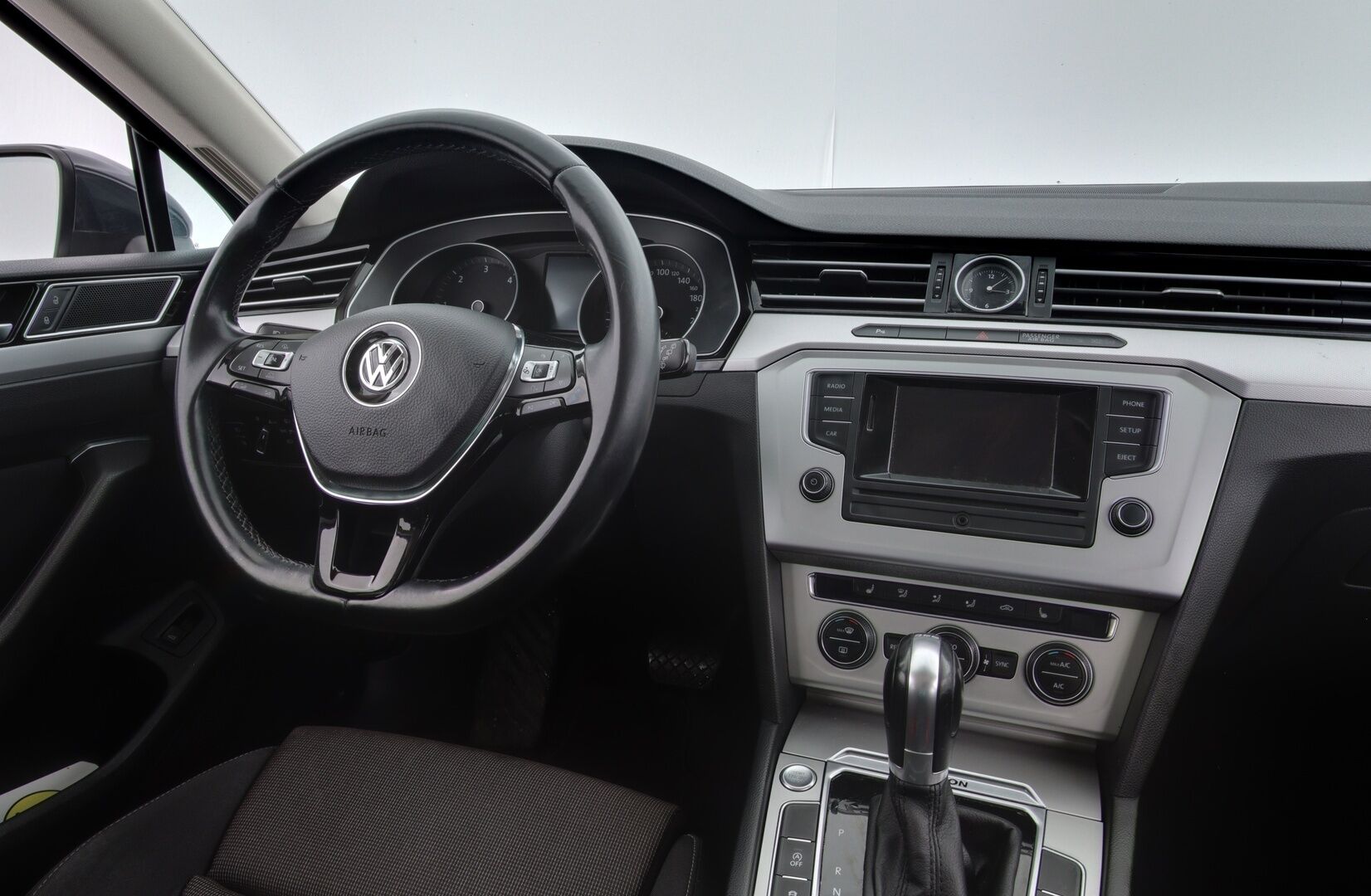 Volkswagen Passat 2015 Variant Comfortline 2,0 TDI 140 kW 4Motion *Sähkö kontti / Vetokoukku / Sportti penkit / Keyless / Tutkat* - Suomi-auto / Kahdet renkaat / Juuri katsastettu / Hyvät huollot - HULLUT AVAJAISHULINAT KORKOTARJOUS 3,29 %
