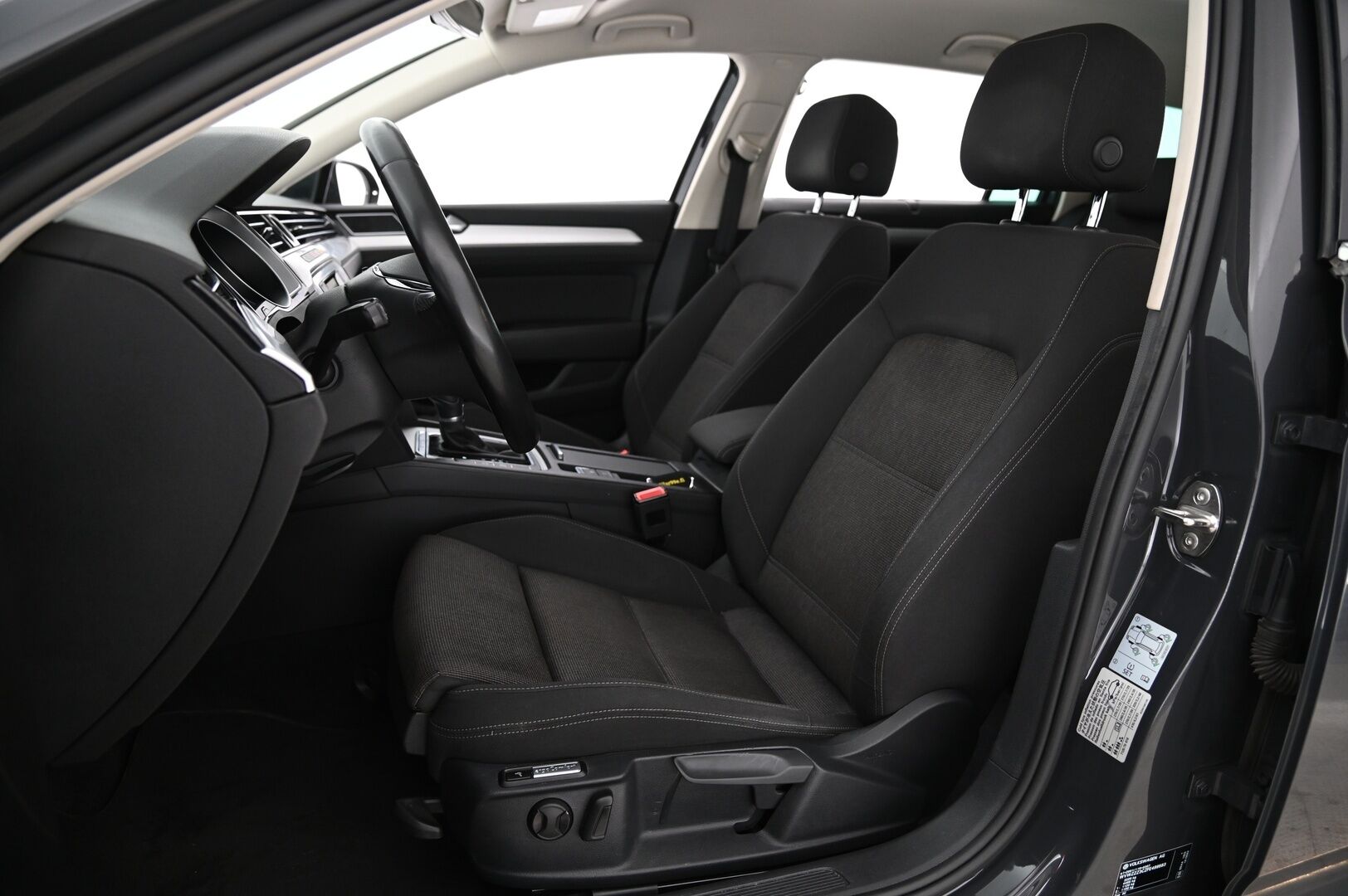 Volkswagen Passat 2015 Variant Comfortline 2,0 TDI 140 kW 4Motion *Sähkö kontti / Vetokoukku / Sportti penkit / Keyless / Tutkat* - Suomi-auto / Kahdet renkaat / Juuri katsastettu / Hyvät huollot - HULLUT AVAJAISHULINAT KORKOTARJOUS 3,29 %