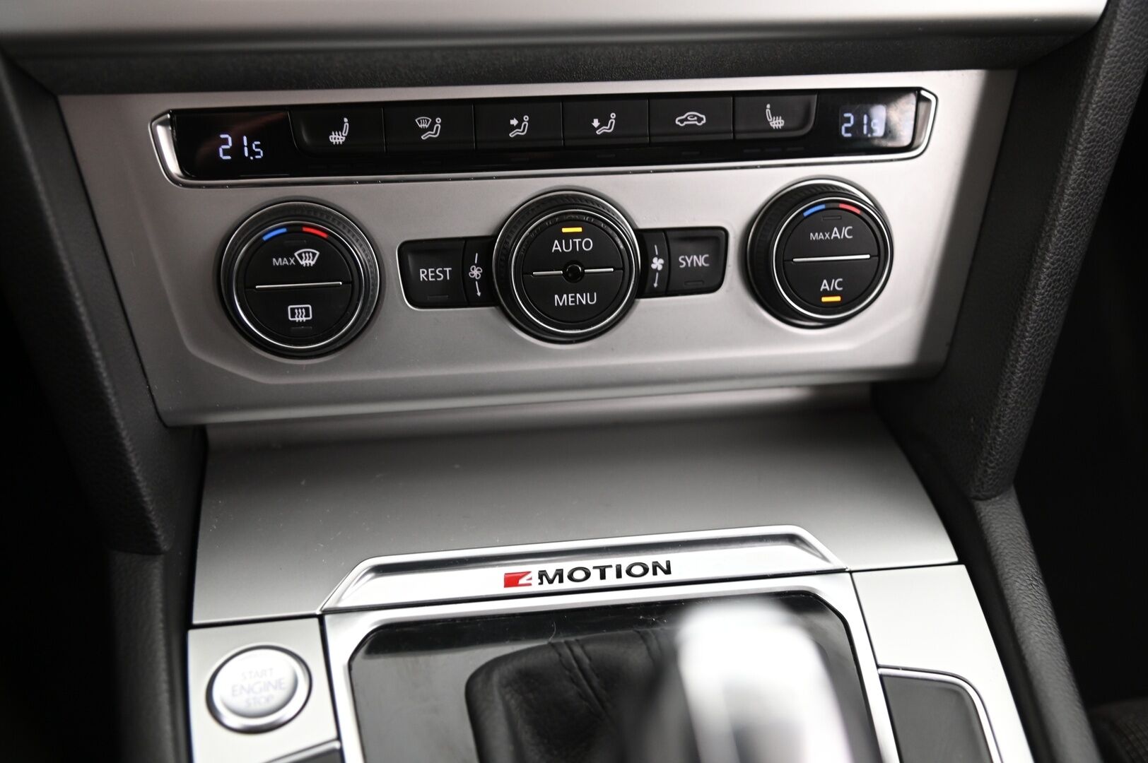 Volkswagen Passat 2015 Variant Comfortline 2,0 TDI 140 kW 4Motion *Sähkö kontti / Vetokoukku / Sportti penkit / Keyless / Tutkat* - Suomi-auto / Kahdet renkaat / Juuri katsastettu / Hyvät huollot - HULLUT AVAJAISHULINAT KORKOTARJOUS 3,29 %