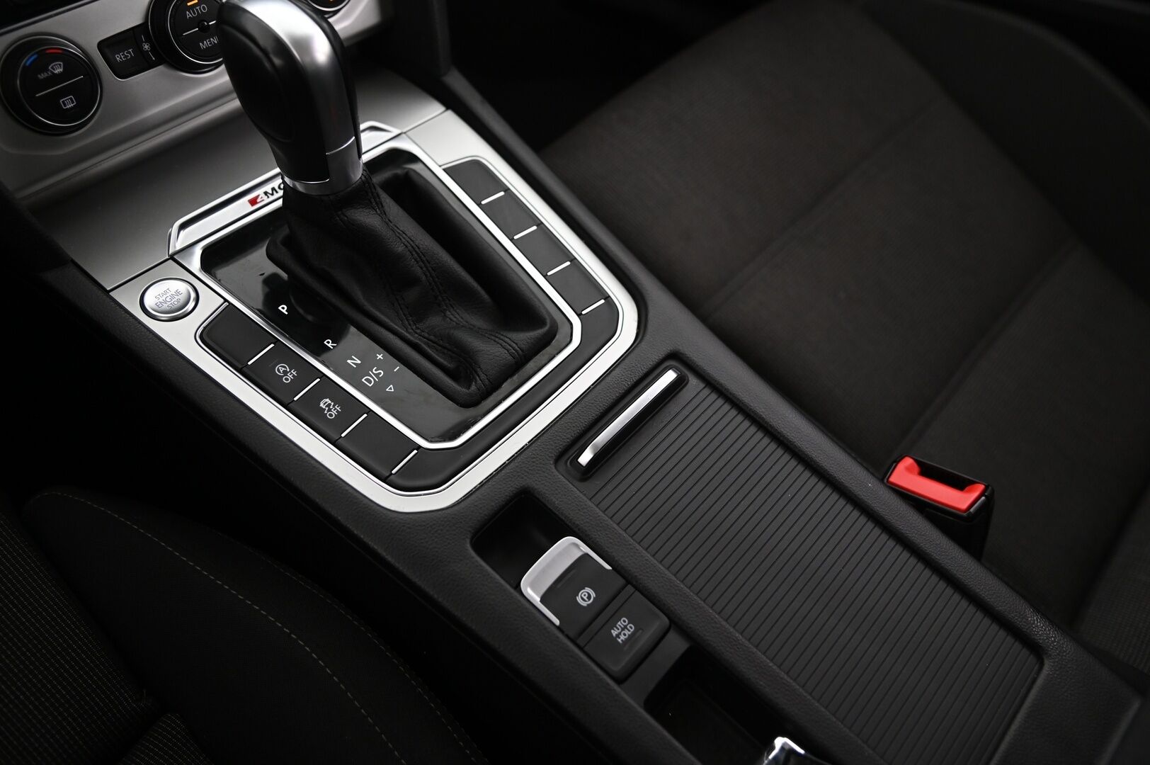 Volkswagen Passat 2015 Variant Comfortline 2,0 TDI 140 kW 4Motion *Sähkö kontti / Vetokoukku / Sportti penkit / Keyless / Tutkat* - Suomi-auto / Kahdet renkaat / Juuri katsastettu / Hyvät huollot - HULLUT AVAJAISHULINAT KORKOTARJOUS 3,29 %