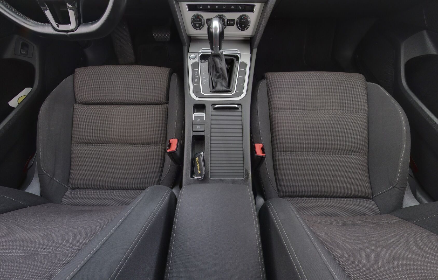 Volkswagen Passat 2015 Variant Comfortline 2,0 TDI 140 kW 4Motion *Sähkö kontti / Vetokoukku / Sportti penkit / Keyless / Tutkat* - Suomi-auto / Kahdet renkaat / Juuri katsastettu / Hyvät huollot - HULLUT AVAJAISHULINAT KORKOTARJOUS 3,29 %