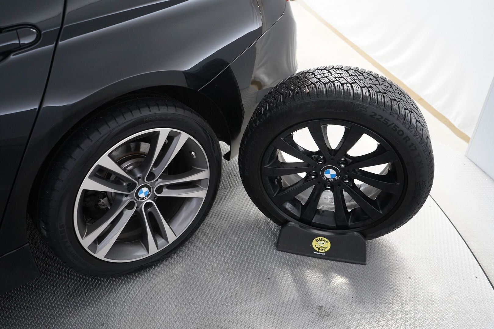 BMW 320 2015 F30 Sedan 320i TwinPower Turbo A xSport Edition * Vakkari / Lohko / Tutkat / Sporttipenkit / Bluetooth * - Suomi-auto / Kahdet OEM vanteet / Viimeisin huolto 7 / 25 / Neliveto