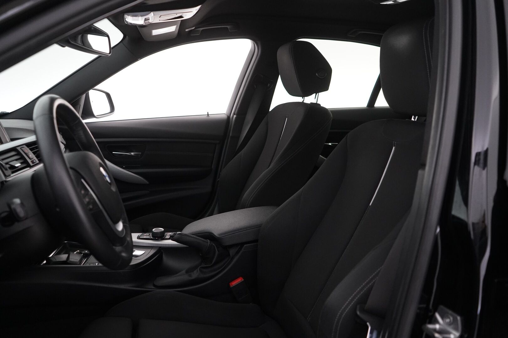 BMW 320 2015 F30 Sedan 320i TwinPower Turbo A xSport Edition * Vakkari / Lohko / Tutkat / Sporttipenkit / Bluetooth * - Suomi-auto / Kahdet OEM vanteet / Viimeisin huolto 7 / 25 / Neliveto