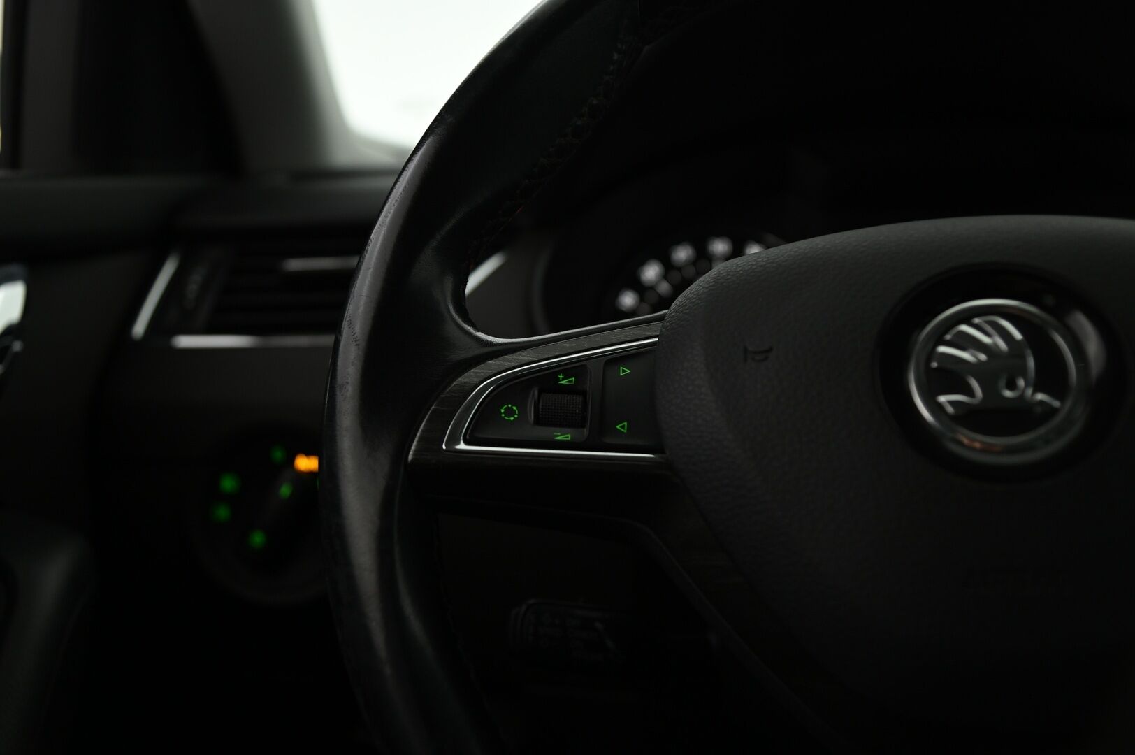 Skoda Octavia 2015 Combi 2,0 TDI 184 4x4 Scout * Webasto / ACC / Kaukovaloautomatiikka / KeylessGo / S. Takaluukku * - Suomi-Auto / Särmä huoltokirja