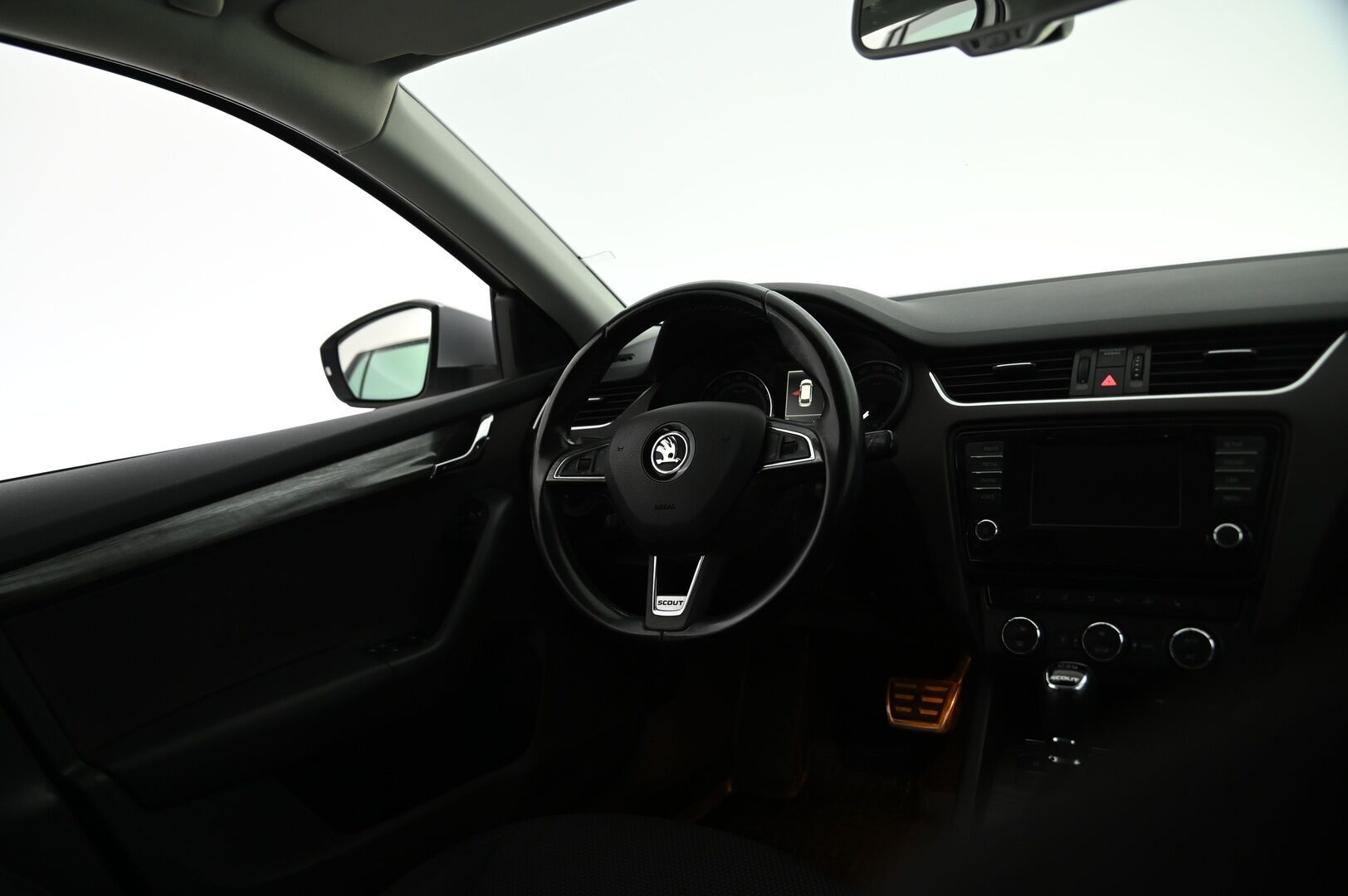 Skoda Octavia 2015 Combi 2,0 TDI 184 4x4 Scout * Webasto / ACC / Kaukovaloautomatiikka / KeylessGo / S. Takaluukku * - Suomi-Auto / Särmä huoltokirja