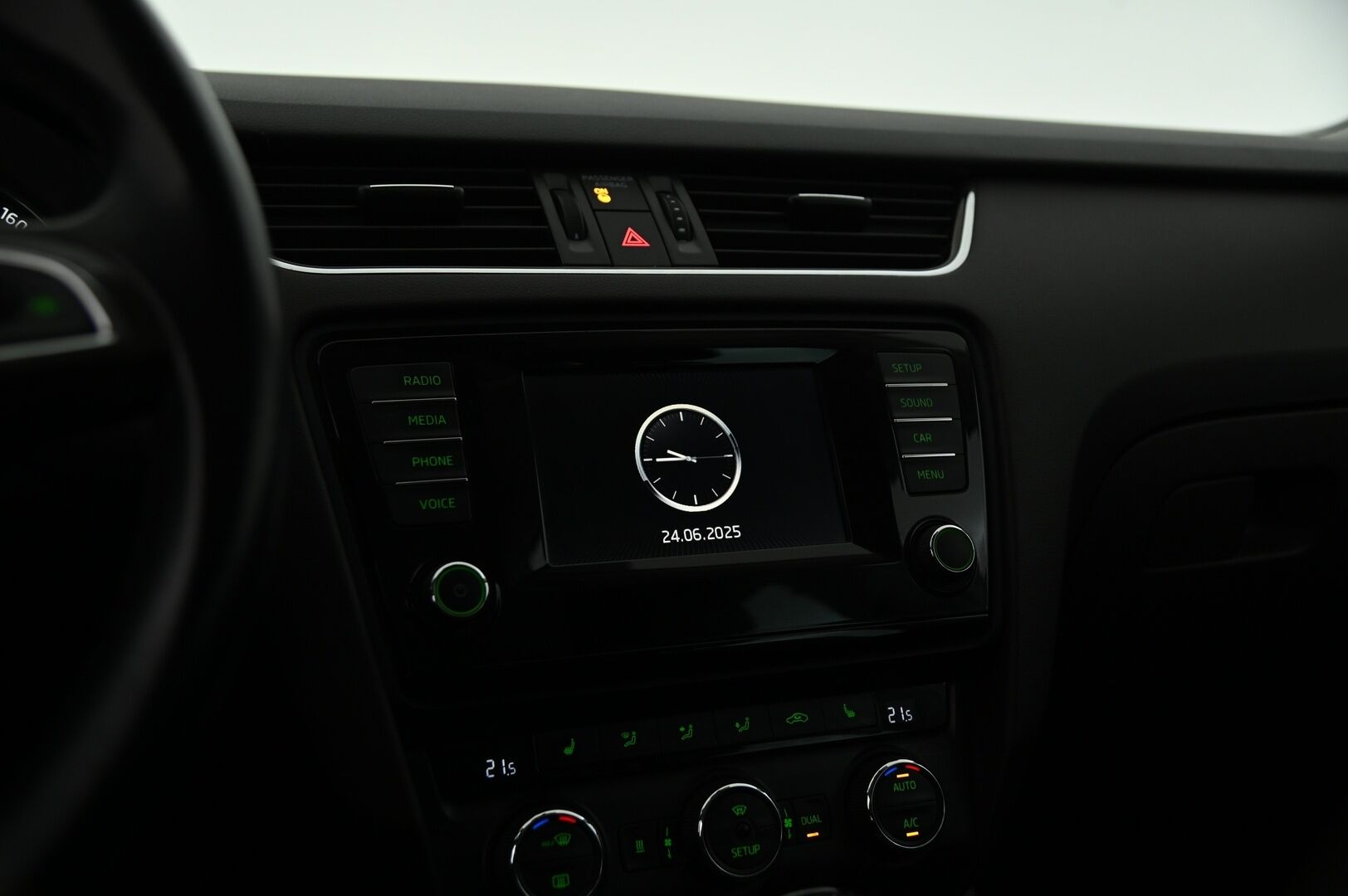 Skoda Octavia 2015 Combi 2,0 TDI 184 4x4 Scout * Webasto / ACC / Kaukovaloautomatiikka / KeylessGo / S. Takaluukku * - Suomi-Auto / Särmä huoltokirja