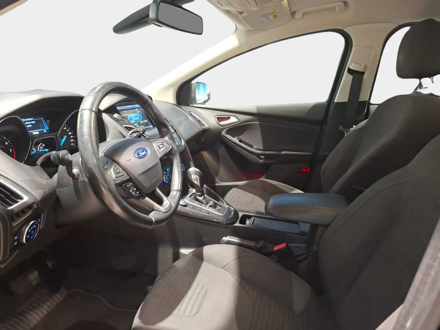 Ford Focus 2015 1,5 EcoBoost 182hv Titanium / 2. Om- Suomi auto / Lohkolämmitin / Vetokoukku / Huoltokirja / Lämm. Tuuliasi / 2x Renkaat - Metalliväri / 182 hevosvoimainen moottori! 