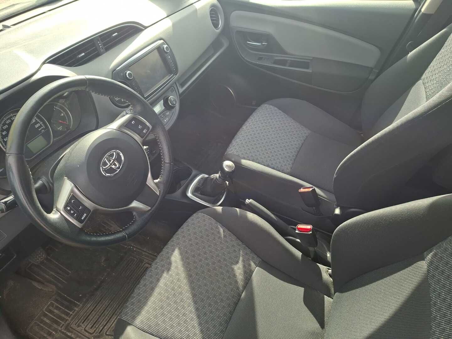 Toyota Yaris 2015 1,33 Dual VVT-i Active 5ov - | 2x renkaat | Navi | Suomi-auto |