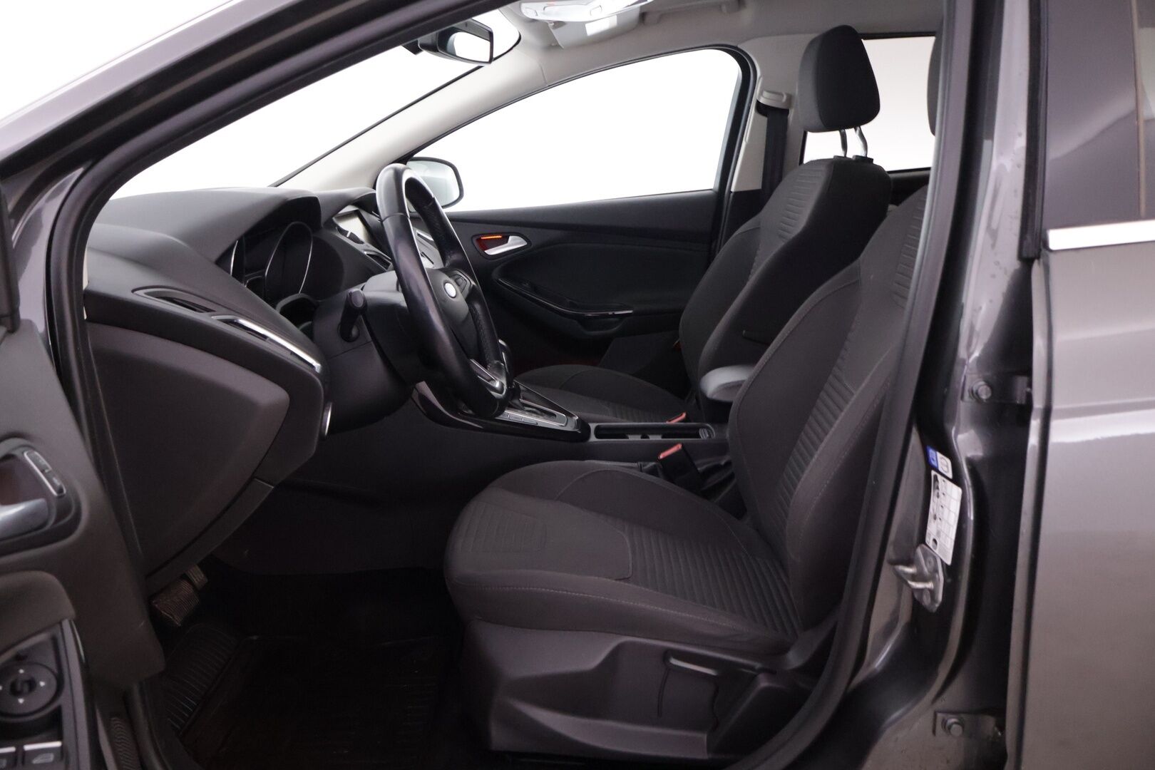 Ford Focus 2015 1,5 TDCi 120 hv Start/stop PowerShift A6 Titanium Wagon - Myydään Huutokaupat.com - | Suomi-auto | Ei Adblue | Vetokoukku | Ratin. lämm | Lämm. tuulilasi | P.kamera | Vakkari | Lohkolämmitin | Tutkat | Xenon | Metalliväri |