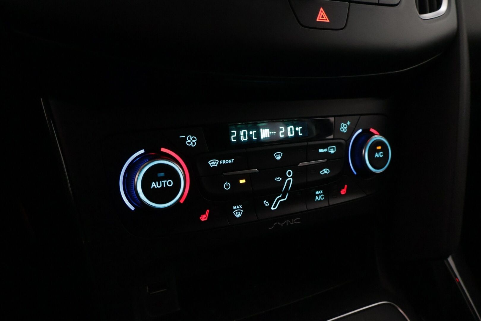 Ford Focus 2015 1,5 TDCi 120 hv Start/stop PowerShift A6 Titanium Wagon - Myydään Huutokaupat.com - | Suomi-auto | Ei Adblue | Vetokoukku | Ratin. lämm | Lämm. tuulilasi | P.kamera | Vakkari | Lohkolämmitin | Tutkat | Xenon | Metalliväri |