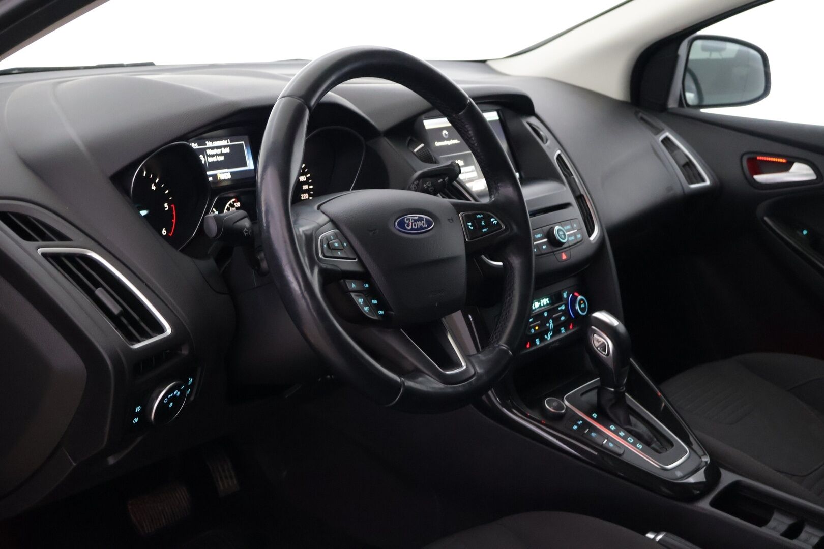 Ford Focus 2015 1,5 TDCi 120 hv Start/stop PowerShift A6 Titanium Wagon - Myydään Huutokaupat.com - | Suomi-auto | Ei Adblue | Vetokoukku | Ratin. lämm | Lämm. tuulilasi | P.kamera | Vakkari | Lohkolämmitin | Tutkat | Xenon | Metalliväri |