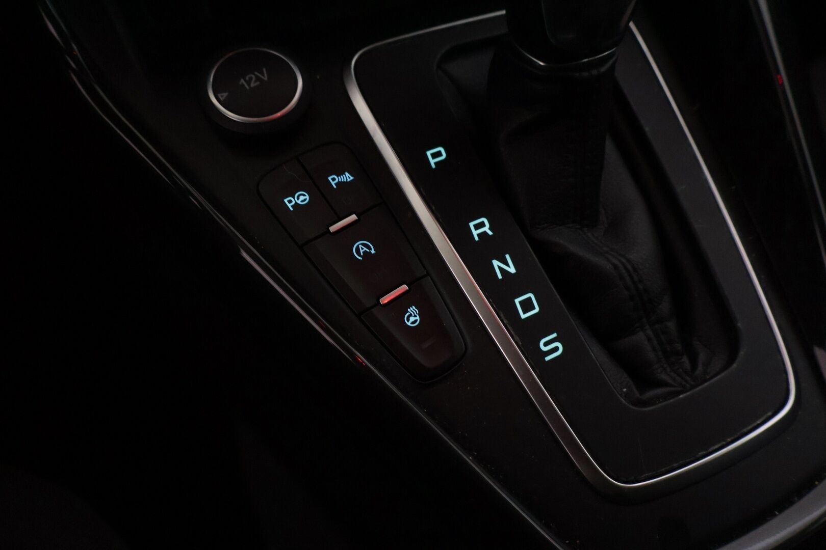 Ford Focus 2015 1,5 TDCi 120 hv Start/stop PowerShift A6 Titanium Wagon - Myydään Huutokaupat.com - | Suomi-auto | Ei Adblue | Vetokoukku | Ratin. lämm | Lämm. tuulilasi | P.kamera | Vakkari | Lohkolämmitin | Tutkat | Xenon | Metalliväri |