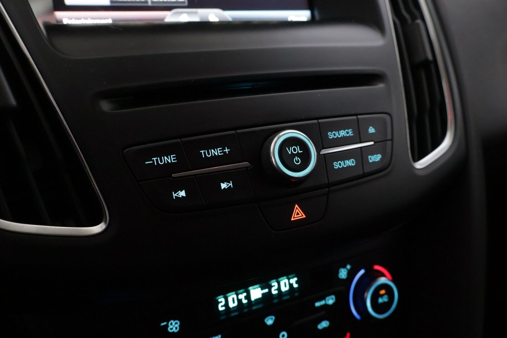 Ford Focus 2015 1,5 TDCi 120 hv Start/stop PowerShift A6 Titanium Wagon - Myydään Huutokaupat.com - | Suomi-auto | Ei Adblue | Vetokoukku | Ratin. lämm | Lämm. tuulilasi | P.kamera | Vakkari | Lohkolämmitin | Tutkat | Xenon | Metalliväri |