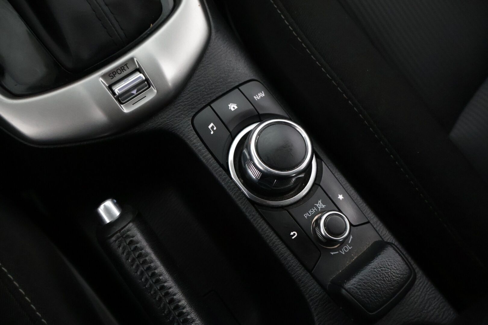 Mazda CX-3 2015 2,0 (120) SKYACTIV-G Premium Plus 6AT EC2 *Suomi-auto / Lohko / P.Kamera / Navi* - *LED / Tutkat / Kaistavahti*