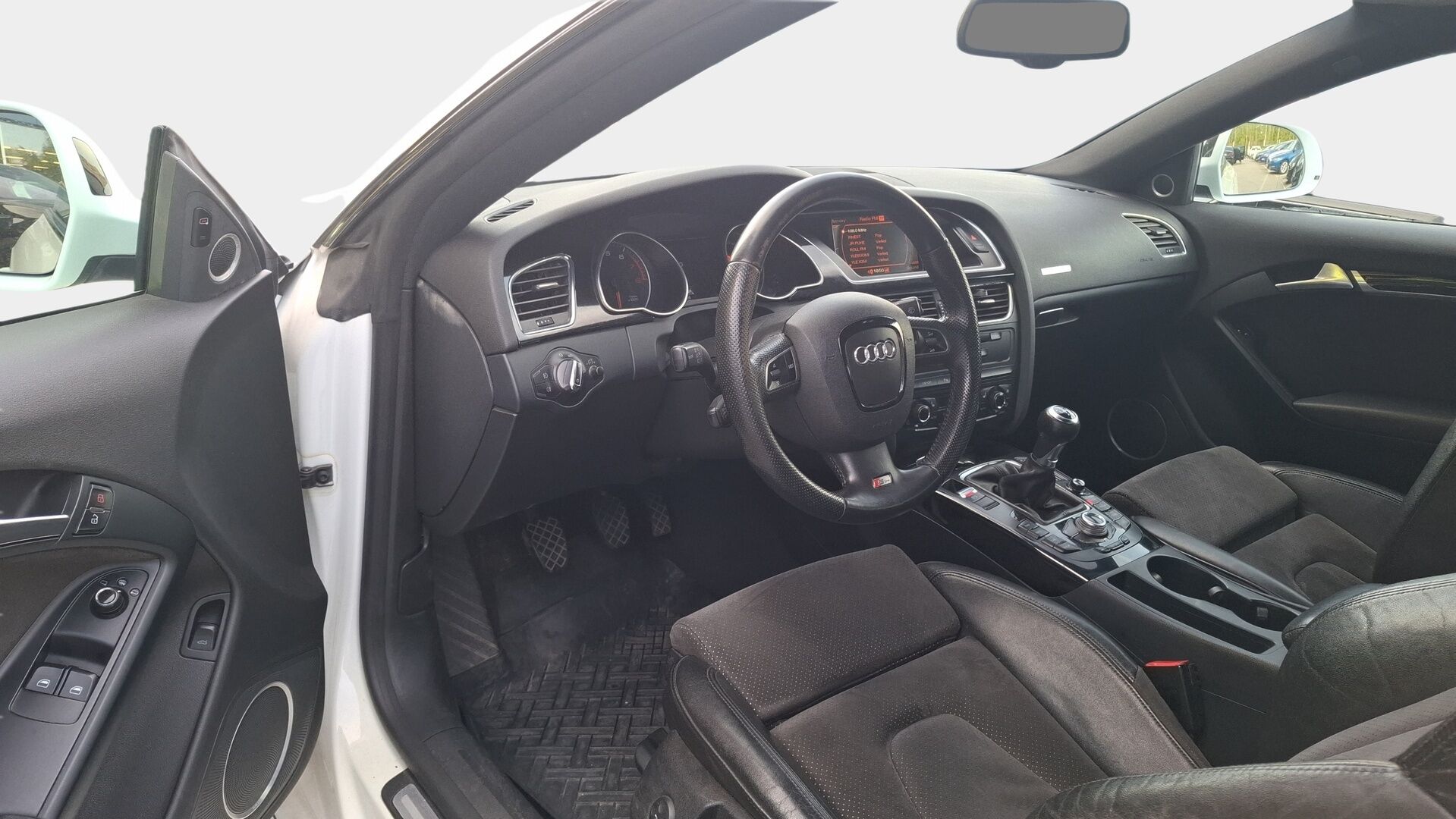 Audi A5 2008 Coupé 2,0 TFSI 155 kW quattro S-Line* Bang & Olufsen / S-line sporttipenkit * - * Juuri tullut / 2x renkaat ja vanteet ** 