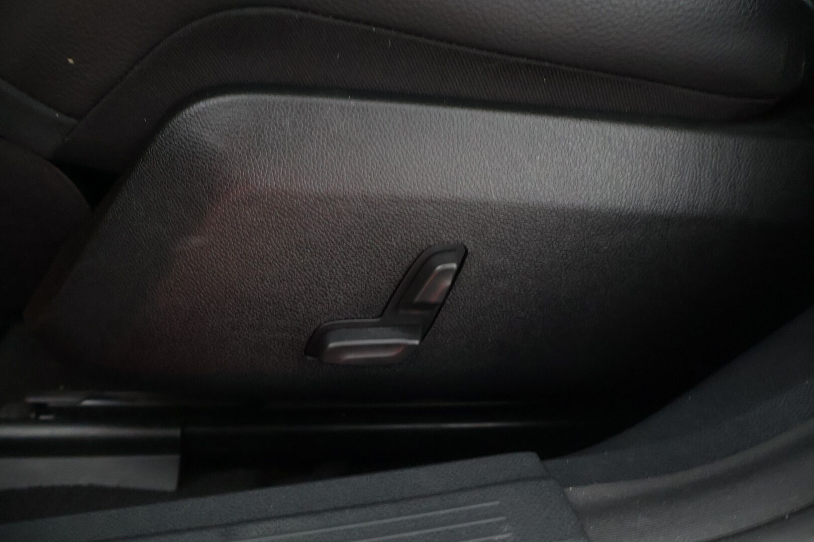 Mercedes-Benz E 2015 250 BlueTec T 4Matic A Premium Business *Ortopedipenkit / Sähkökontti /  Vakkari / Webasto / P. Tutkat* - Suomi-auto / Juuri huollettu!