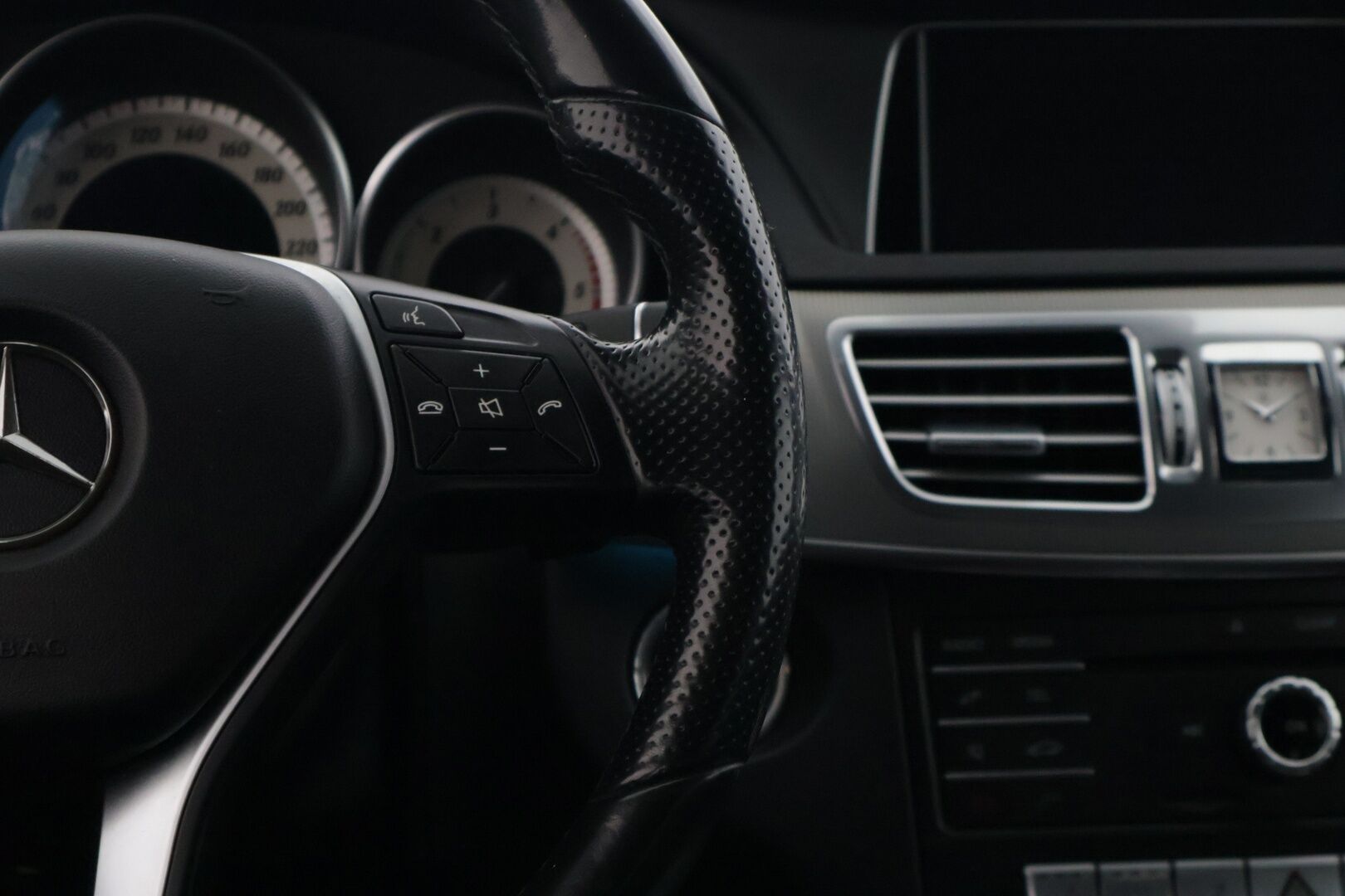 Mercedes-Benz E 2015 250 BlueTec T 4Matic A Premium Business *Ortopedipenkit / Sähkökontti /  Vakkari / Webasto / P. Tutkat* - Suomi-auto / Juuri huollettu!