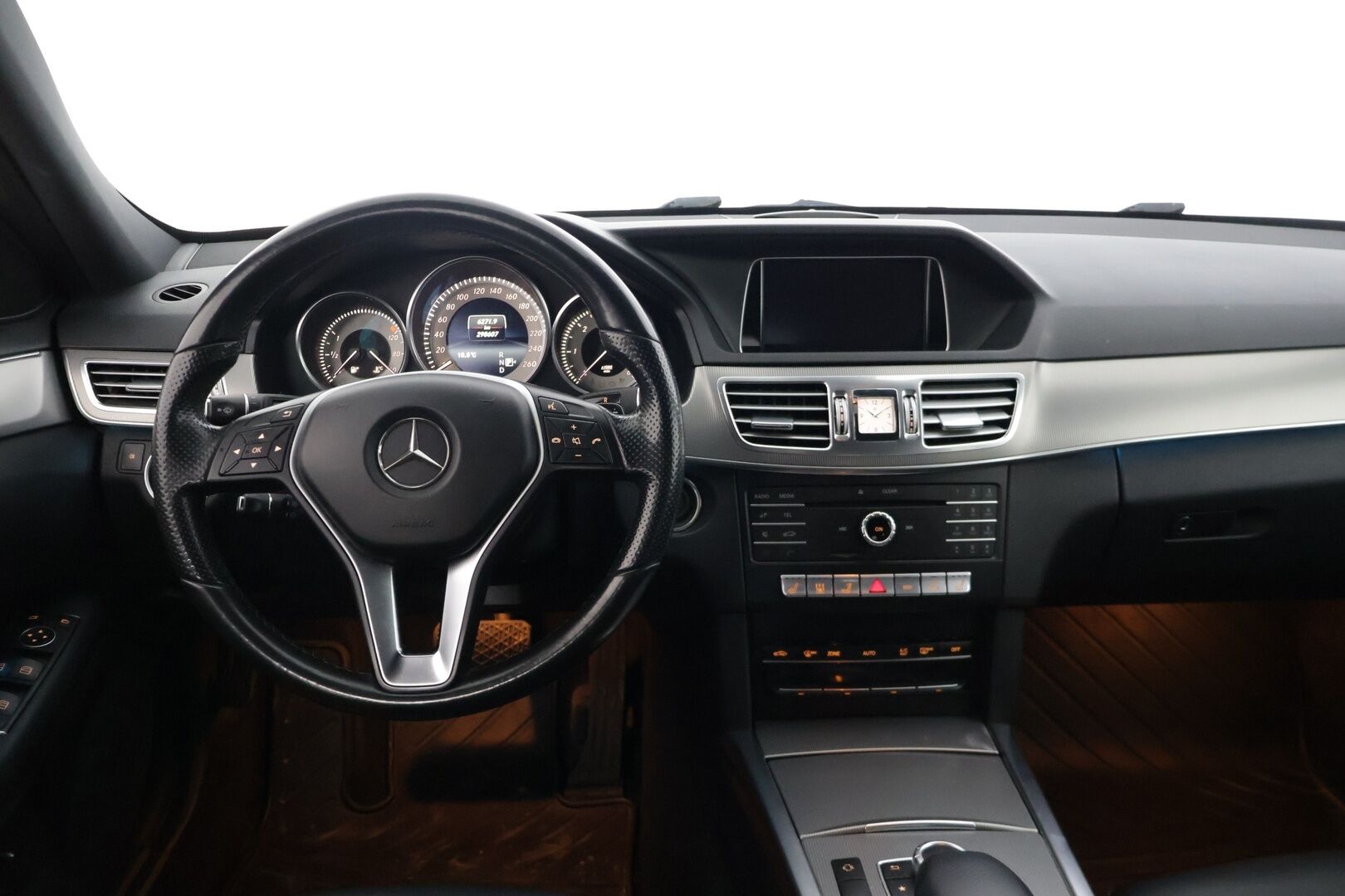 Mercedes-Benz E 2015 250 BlueTec T 4Matic A Premium Business *Ortopedipenkit / Sähkökontti /  Vakkari / Webasto / P. Tutkat* - Suomi-auto / Juuri huollettu!