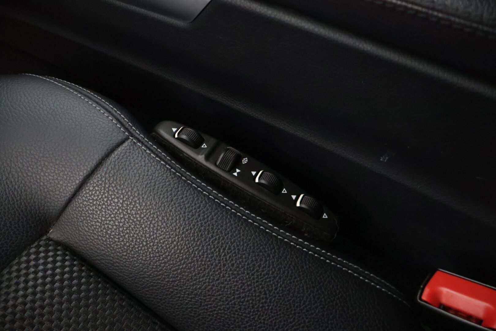 Mercedes-Benz E 2015 250 BlueTec T 4Matic A Premium Business *Ortopedipenkit / Sähkökontti /  Vakkari / Webasto / P. Tutkat* - Suomi-auto / Juuri huollettu!