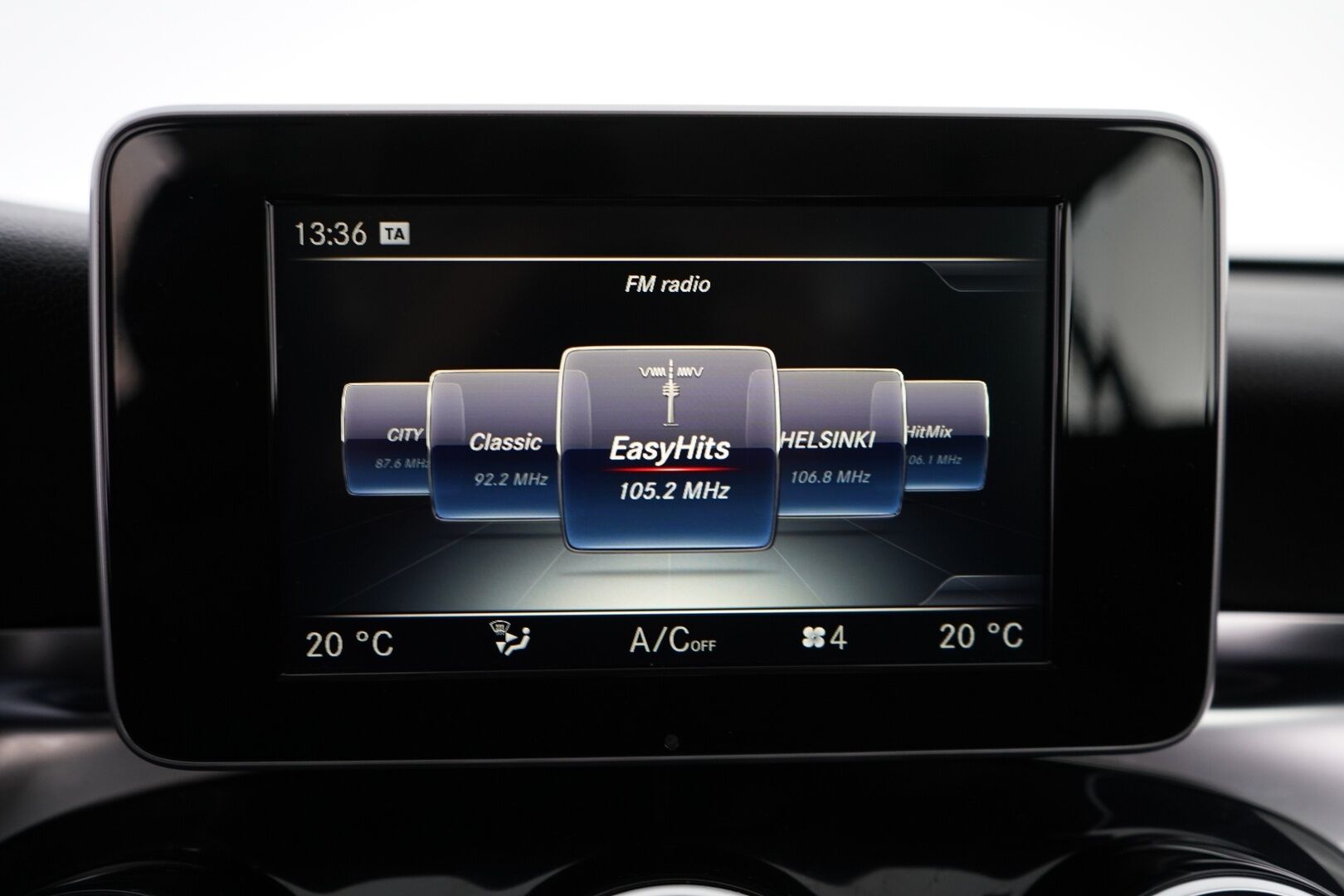 Mercedes-Benz C 2015 180 BlueTec A Premium Business *ILS / Koukku / Tutkat / Sporttipenkit* - Suomi-auto / Juuri huollettu / Kahdet MB:n vanteet!