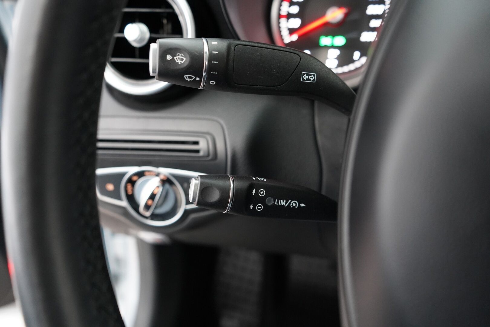 Mercedes-Benz C 2015 180 BlueTec A Premium Business *ILS / Koukku / Tutkat / Sporttipenkit* - Suomi-auto / Juuri huollettu / Kahdet MB:n vanteet! - HULLUT AVAJAISHULINAT KORKOTARJOUS 3,29 %