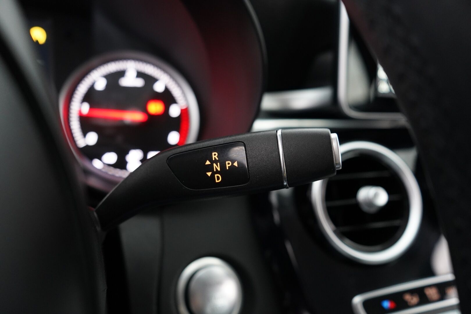 Mercedes-Benz C 2015 180 BlueTec A Premium Business *ILS / Koukku / Tutkat / Sporttipenkit* - Suomi-auto / Juuri huollettu / Kahdet MB:n vanteet!