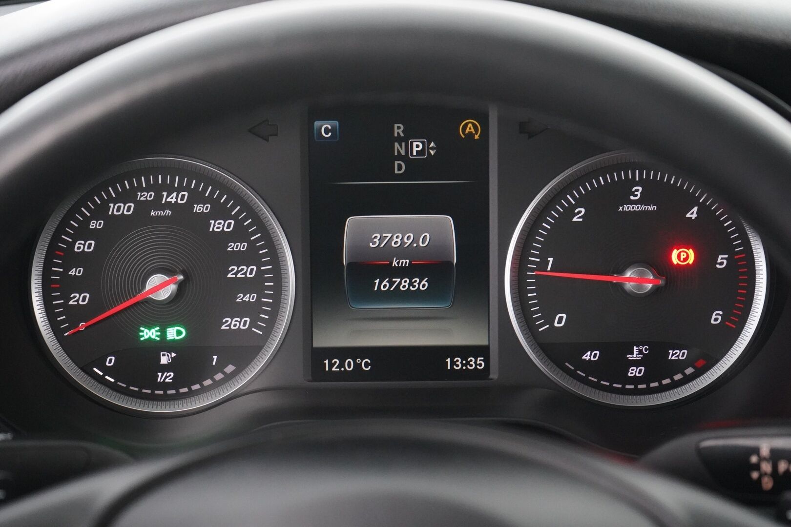 Mercedes-Benz C 2015 180 BlueTec A Premium Business *ILS / Koukku / Tutkat / Sporttipenkit* - Suomi-auto / Juuri huollettu / Kahdet MB:n vanteet!