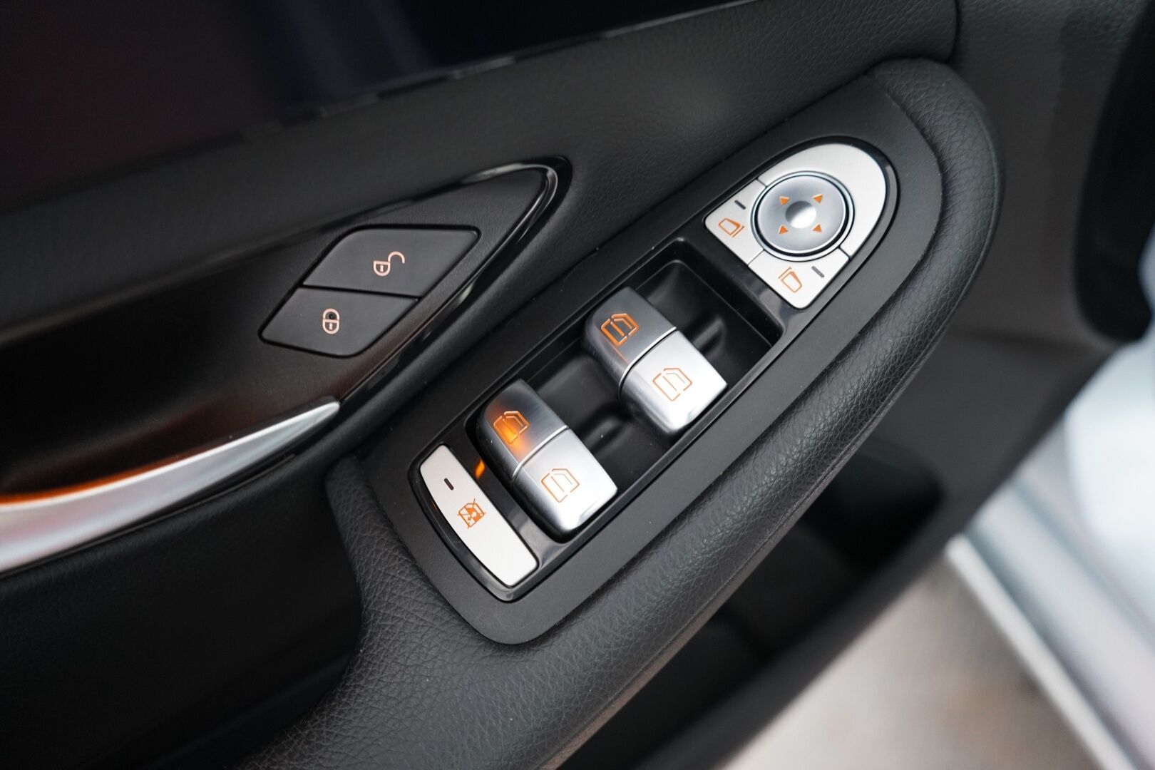 Mercedes-Benz C 2015 180 BlueTec A Premium Business *ILS / Koukku / Tutkat / Sporttipenkit* - Suomi-auto / Juuri huollettu / Kahdet MB:n vanteet! - HULLUT AVAJAISHULINAT KORKOTARJOUS 3,29 %