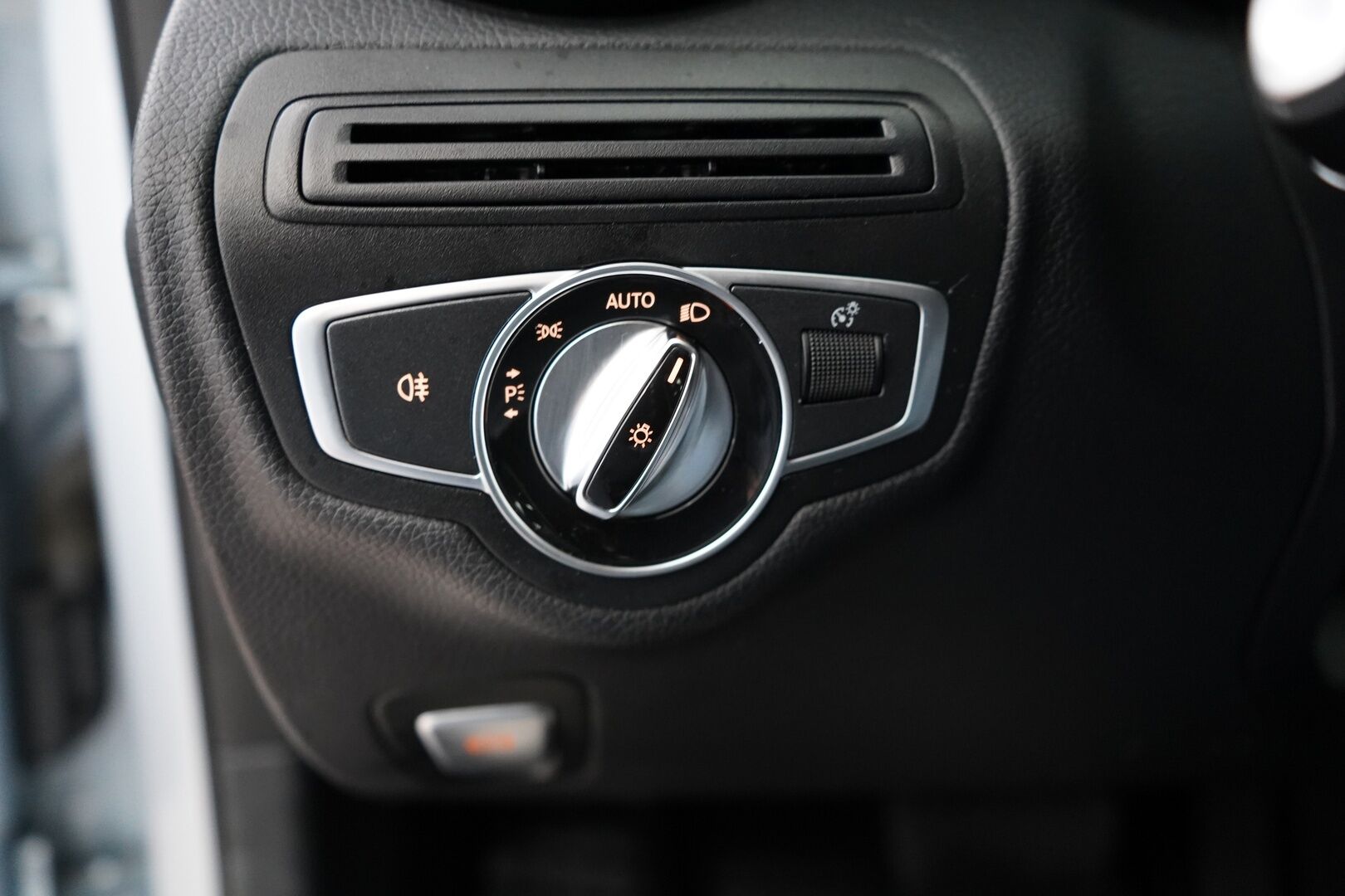 Mercedes-Benz C 2015 180 BlueTec A Premium Business *ILS / Koukku / Tutkat / Sporttipenkit* - Suomi-auto / Juuri huollettu / Kahdet MB:n vanteet! - HULLUT AVAJAISHULINAT KORKOTARJOUS 3,29 %