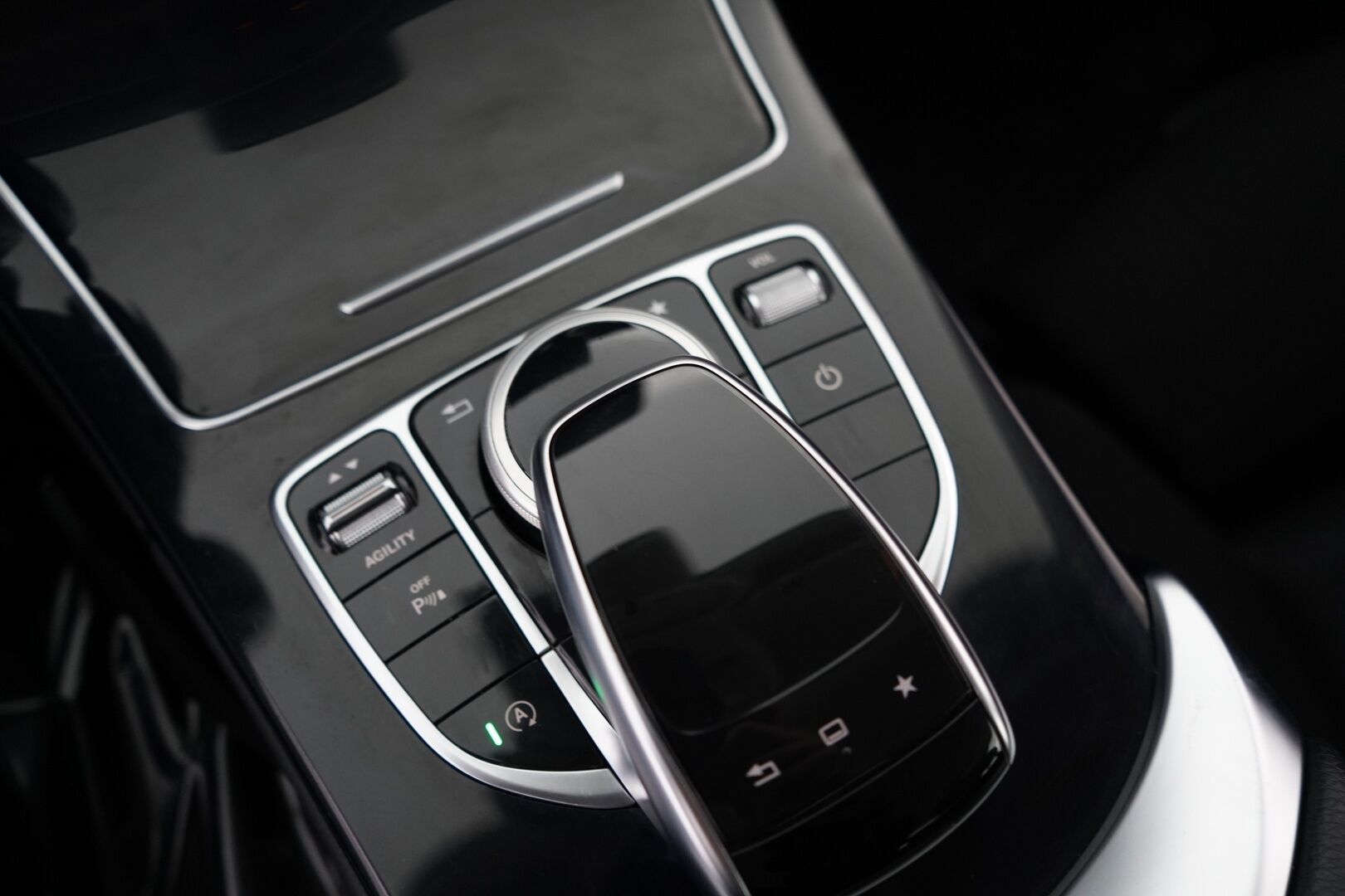 Mercedes-Benz C 2015 180 BlueTec A Premium Business *ILS / Koukku / Tutkat / Sporttipenkit* - Suomi-auto / Juuri huollettu / Kahdet MB:n vanteet!