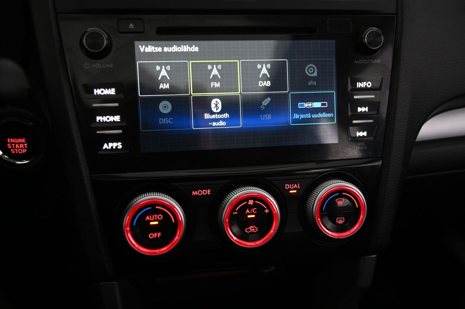 Subaru Forester 2015 2,0 XE TD CVT*Lasikattoluukku / P-kamera / Vetokoukku / Lohko&sisätilanlämmitin* - *Juuri tullut / Suomi-auto* - HULLUT AVAJAISHULINAT KORKOTARJOUS 3,29 %