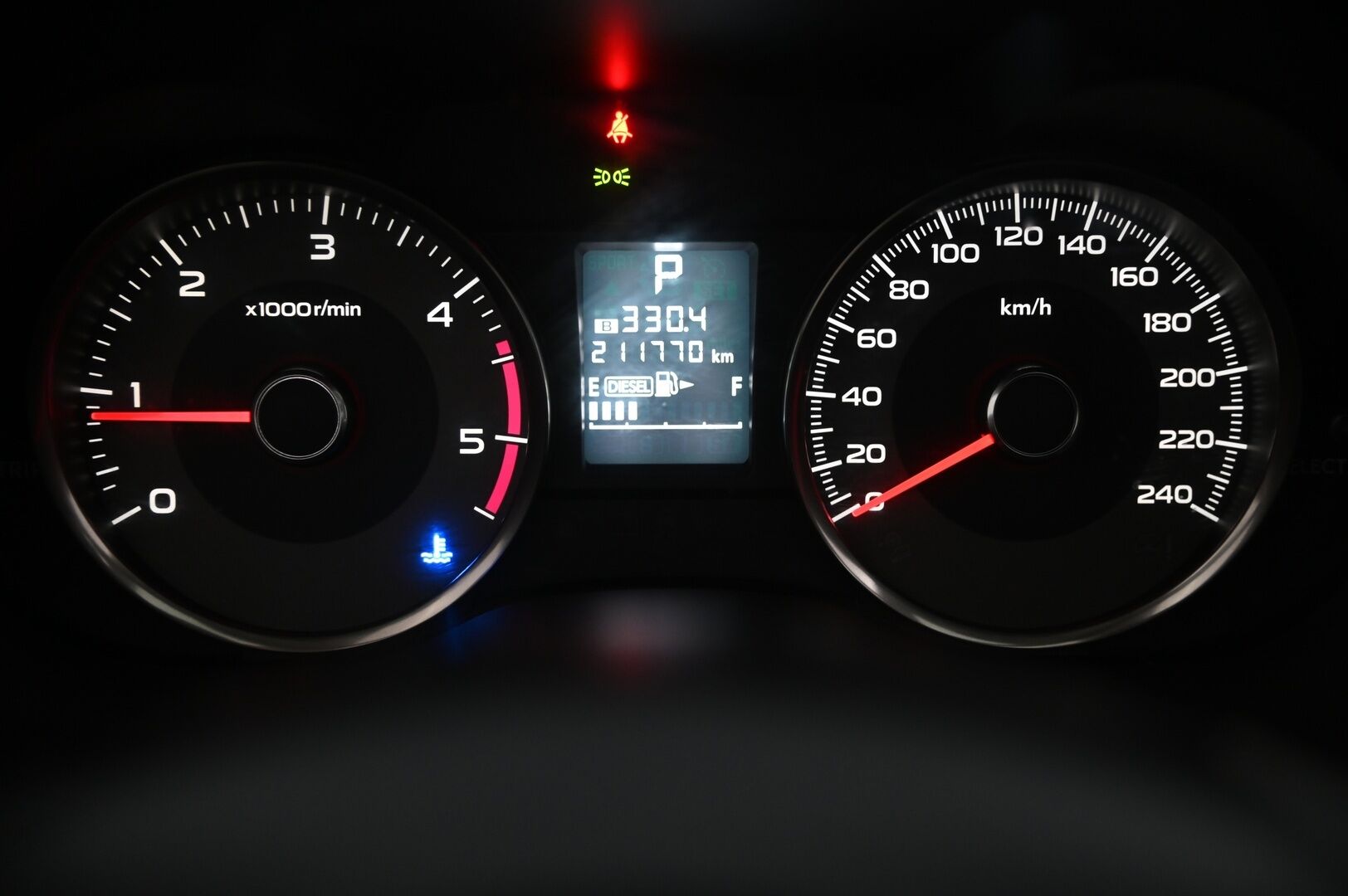 Subaru Forester 2015 2,0 XE TD CVT - Lasikattoluukku | P-kamera | Vetokoukku | Lohko&sisätilanlämmitin | 2x renkaat&alumiinivanteet