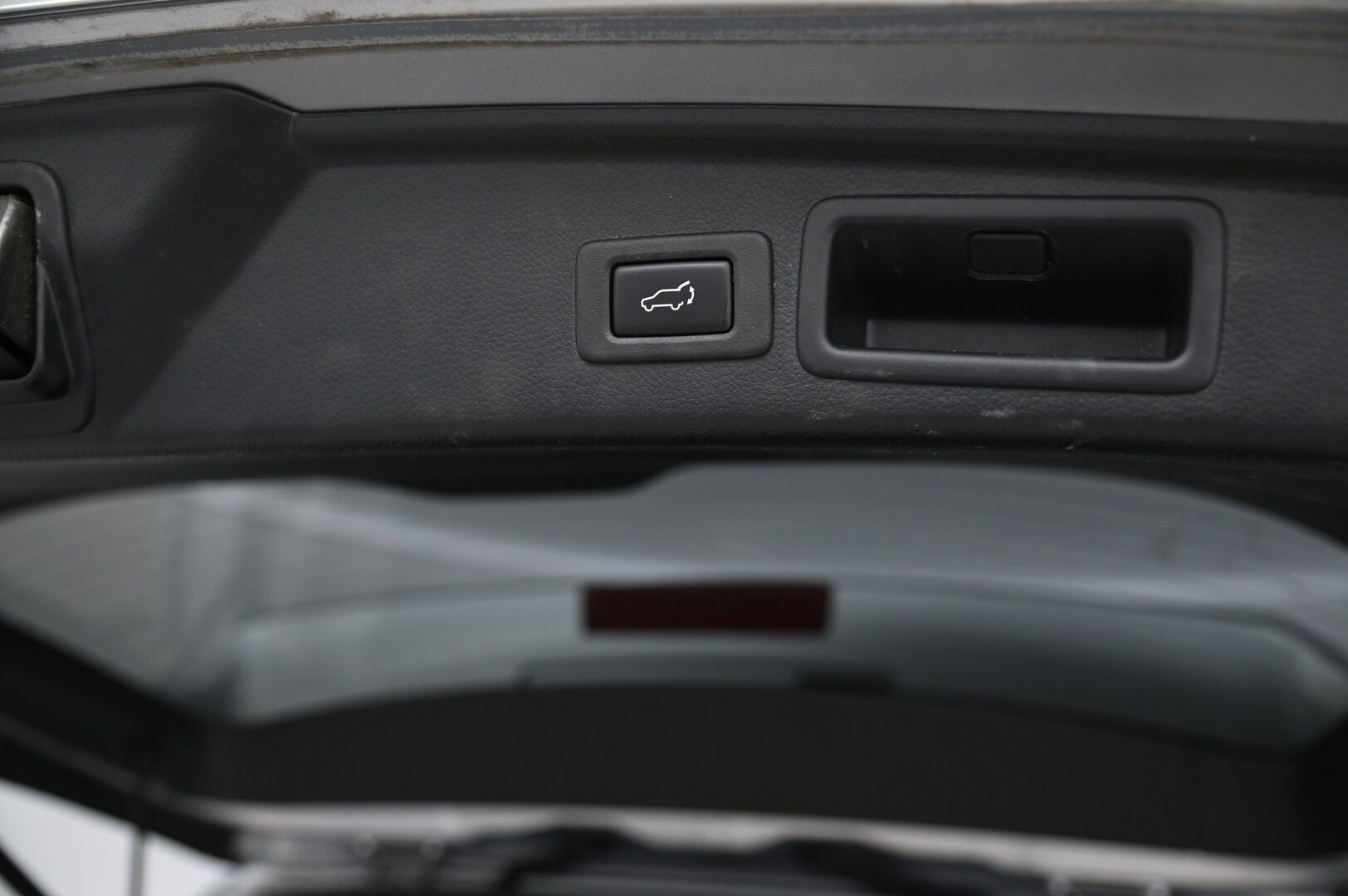 Subaru Forester 2015 2,0 XE TD CVT - Lasikattoluukku | P-kamera | Vetokoukku | Lohko&sisätilanlämmitin | 2x renkaat&alumiinivanteet