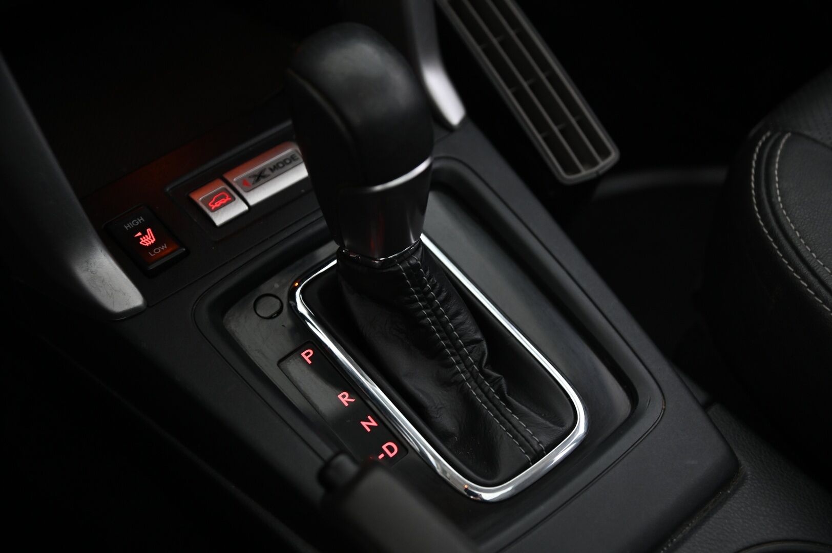 Subaru Forester 2015 2,0 XE TD CVT*Lasikattoluukku / P-kamera / Vetokoukku / Lohko&sisätilanlämmitin* - *Juuri tullut / Suomi-auto* - HULLUT AVAJAISHULINAT KORKOTARJOUS 3,29 %