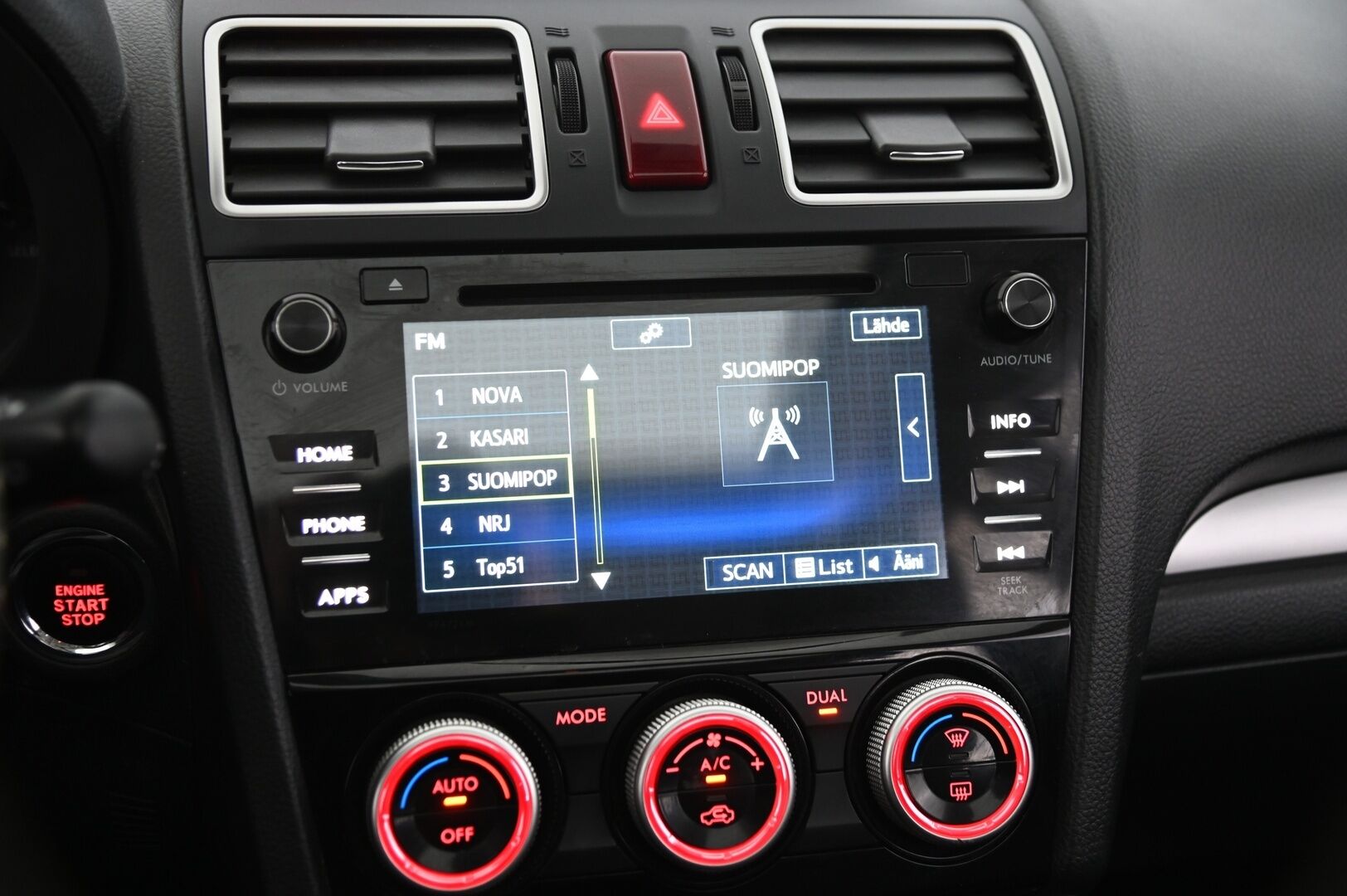 Subaru Forester 2015 2,0 XE TD CVT*Lasikattoluukku / P-kamera / Vetokoukku / Lohko&sisätilanlämmitin* - *Juuri tullut / Suomi-auto* - HULLUT AVAJAISHULINAT KORKOTARJOUS 3,29 %