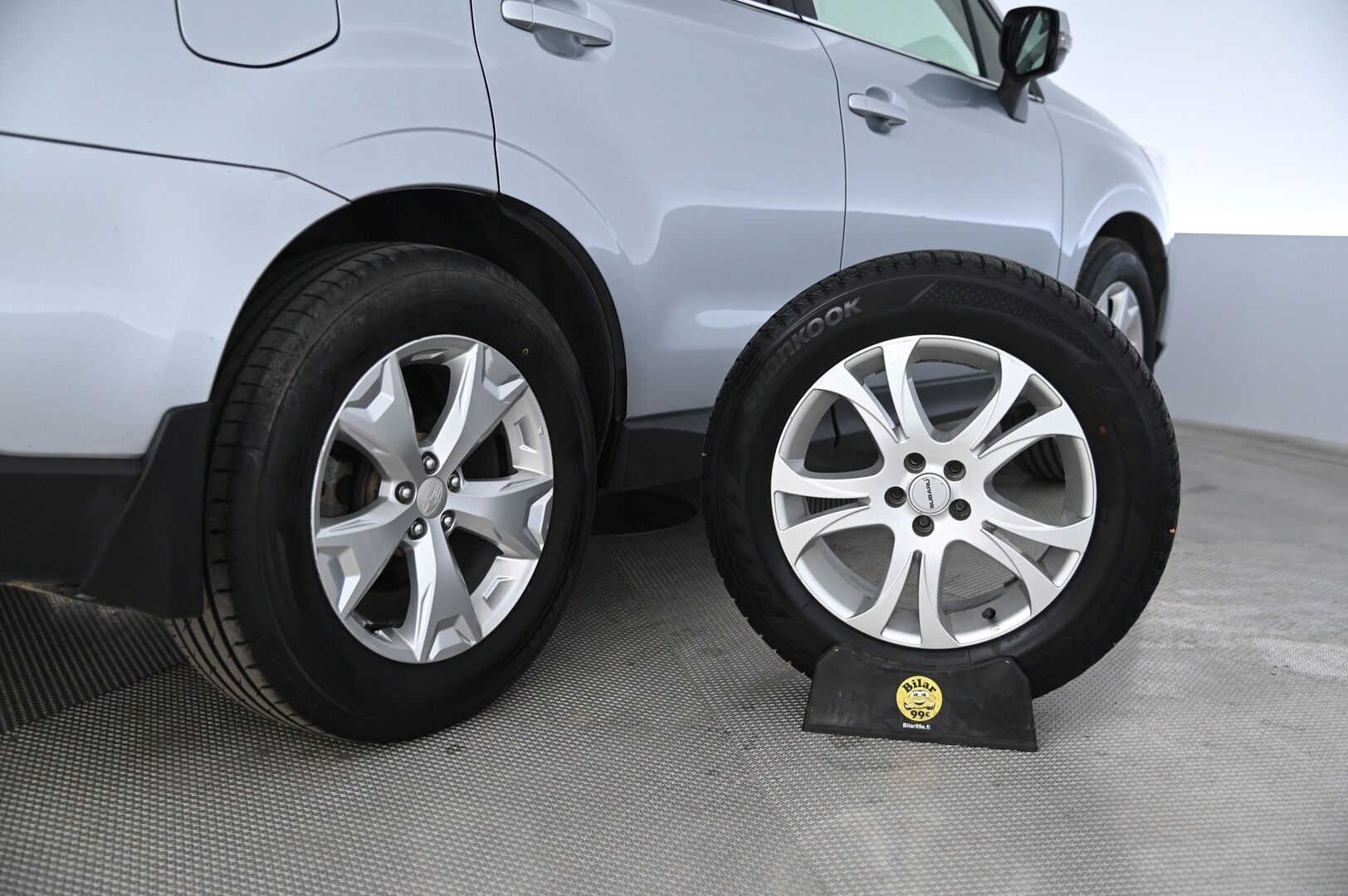 Subaru Forester 2015 2,0 XE TD CVT - Lasikattoluukku | P-kamera | Vetokoukku | Lohko&sisätilanlämmitin | 2x renkaat&alumiinivanteet