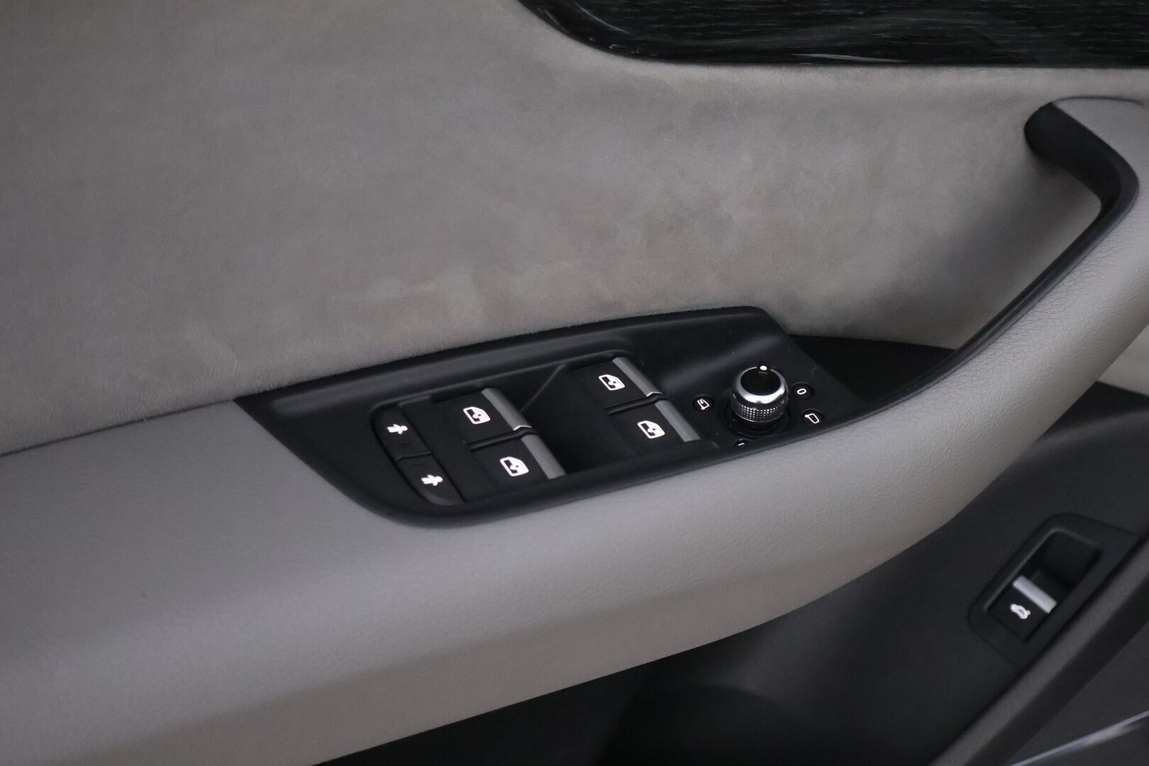 Audi Q7 2016 3,0 V6 TDI 200 kW quattro tiptronic S line 7-Paikkainen - 3,99 % KORKOTARJOUS TÄHÄN AUTOON 31.8. ASTI! - Webasto / Adapt.Vakkari / Night Vision / Bose Surround / Digital Cockpit / Nahkasisusta / 7P / Peruutuskamera / Matrix LED / Vetokoukku / VARUSTELTU