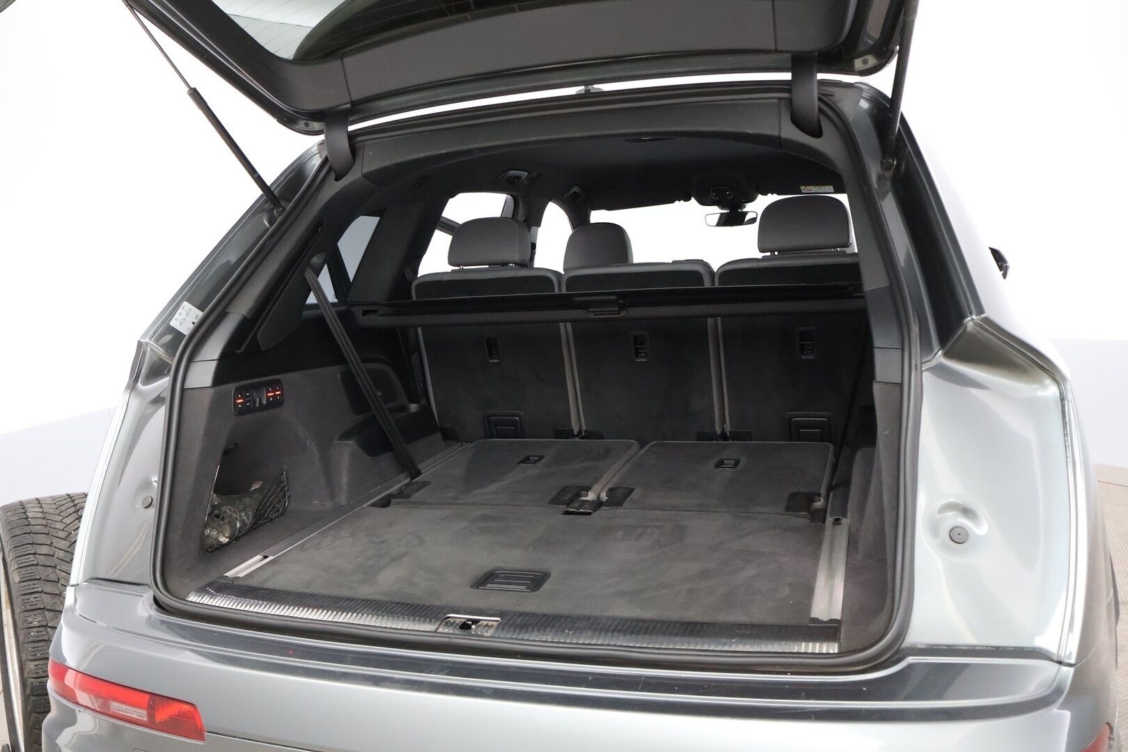 Audi Q7 2016 3,0 V6 TDI 200 kW quattro tiptronic S line 7-Paikkainen - 3,99 % KORKOTARJOUS TÄHÄN AUTOON 31.8. ASTI! - Webasto / Adapt.Vakkari / Night Vision / Bose Surround / Digital Cockpit / Nahkasisusta / 7P / Peruutuskamera / Matrix LED / Vetokoukku / VARUSTELTU