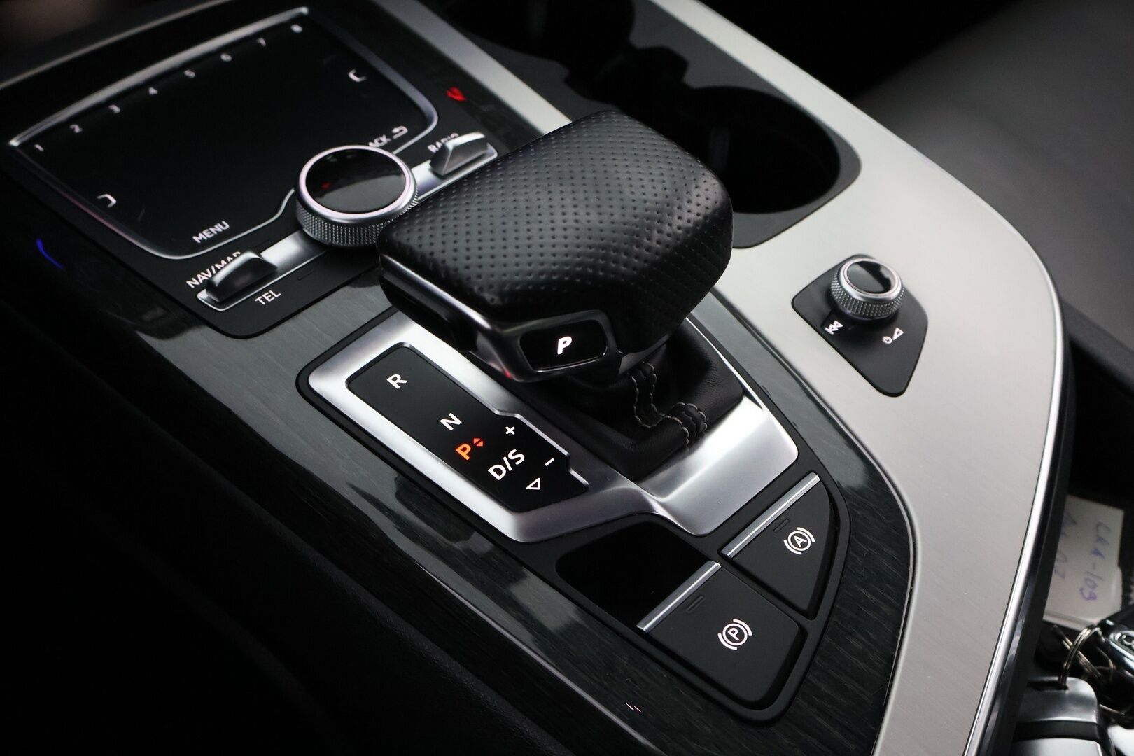Audi Q7 2016 3,0 V6 TDI 200 kW quattro tiptronic S line 7-Paikkainen - 3,99 % KORKOTARJOUS TÄHÄN AUTOON 31.8. ASTI! - Webasto / Adapt.Vakkari / Night Vision / Bose Surround / Digital Cockpit / Nahkasisusta / 7P / Peruutuskamera / Matrix LED / Vetokoukku / VARUSTELTU