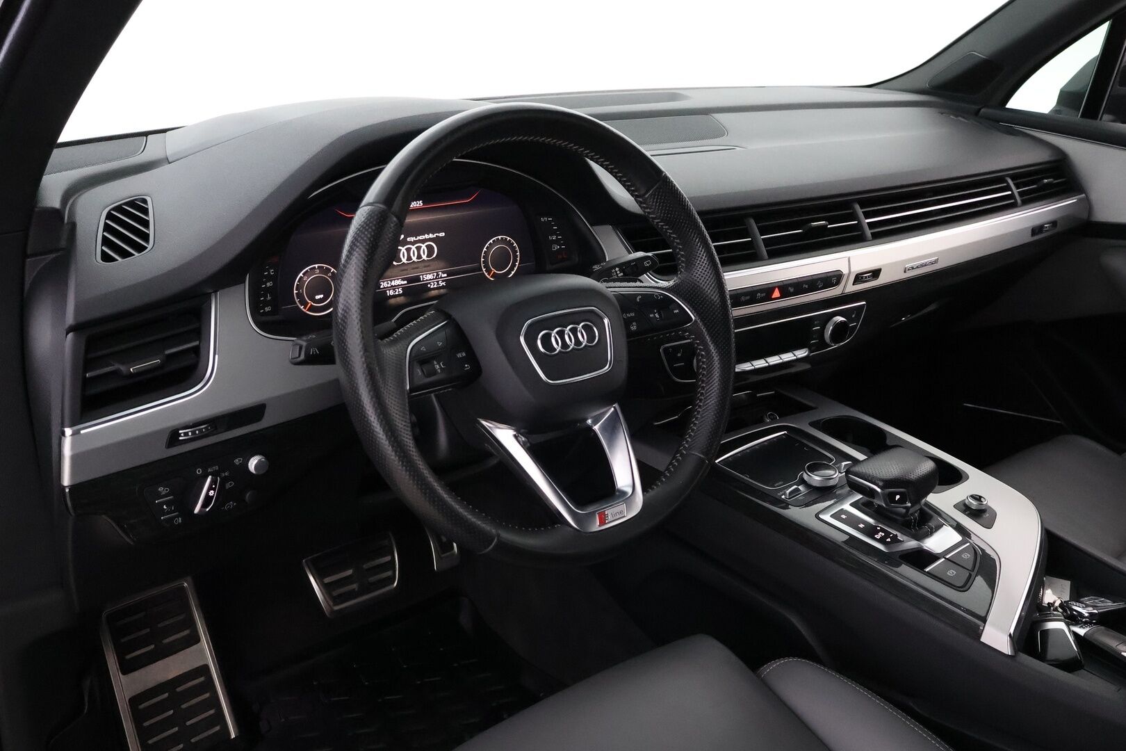 Audi Q7 2016 3,0 V6 TDI 200 kW quattro tiptronic S line 7-Paikkainen - 3,99 % KORKOTARJOUS TÄHÄN AUTOON 31.8. ASTI! - Webasto / Adapt.Vakkari / Night Vision / Bose Surround / Digital Cockpit / Nahkasisusta / 7P / Peruutuskamera / Matrix LED / Vetokoukku / VARUSTELTU