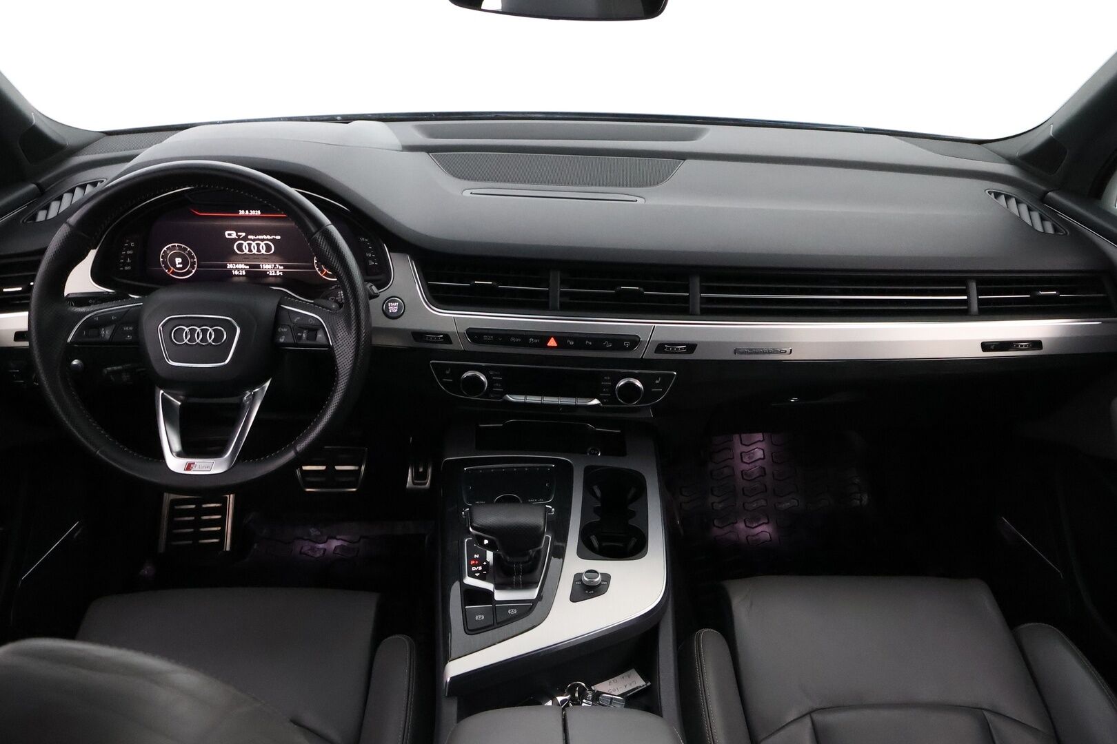 Audi Q7 2016 3,0 V6 TDI 200 kW quattro tiptronic S line 7-Paikkainen - 3,99 % KORKOTARJOUS TÄHÄN AUTOON 31.8. ASTI! - Webasto / Adapt.Vakkari / Night Vision / Bose Surround / Digital Cockpit / Nahkasisusta / 7P / Peruutuskamera / Matrix LED / Vetokoukku / VARUSTELTU